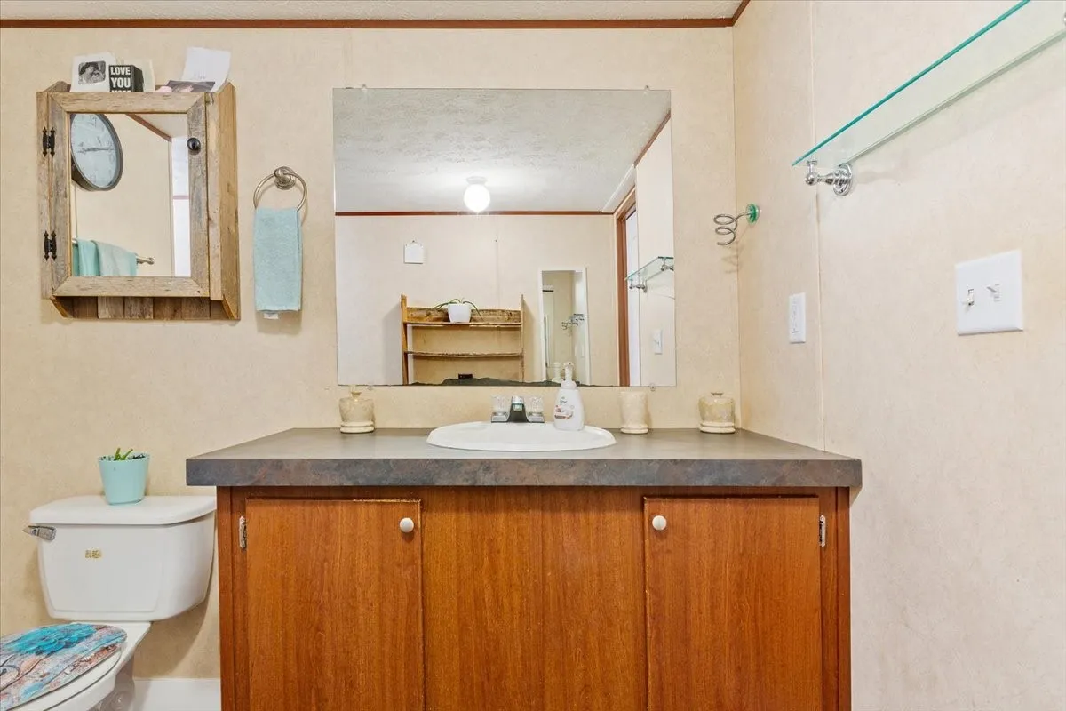 Mobile Home For Sale in Mc Lennan County , 247 N Lake Street, Axtell, Texas 76624, 5 Bedroom, 2 Bathroom, Garage spaces, 2,016 Sqft, built in 2013, mls#21170191, Real Estate Agent in Axtell, Homes For Sale in Mc Lennan county, Homes For Sale in Axtell, Realtor in Axtell Texas, Real Estate Brokerage Independent Realty Texas, Luminita Cordes Realtor