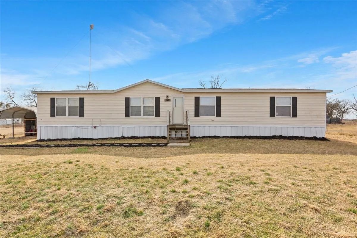Mobile Home For Sale in Mc Lennan County , 247 N Lake Street, Axtell, Texas 76624, 5 Bedroom, 2 Bathroom, Garage spaces, 2,016 Sqft, built in 2013, mls#21170191, Real Estate Agent in Axtell, Homes For Sale in Mc Lennan county, Homes For Sale in Axtell, Realtor in Axtell Texas, Real Estate Brokerage Independent Realty Texas, Luminita Cordes Realtor