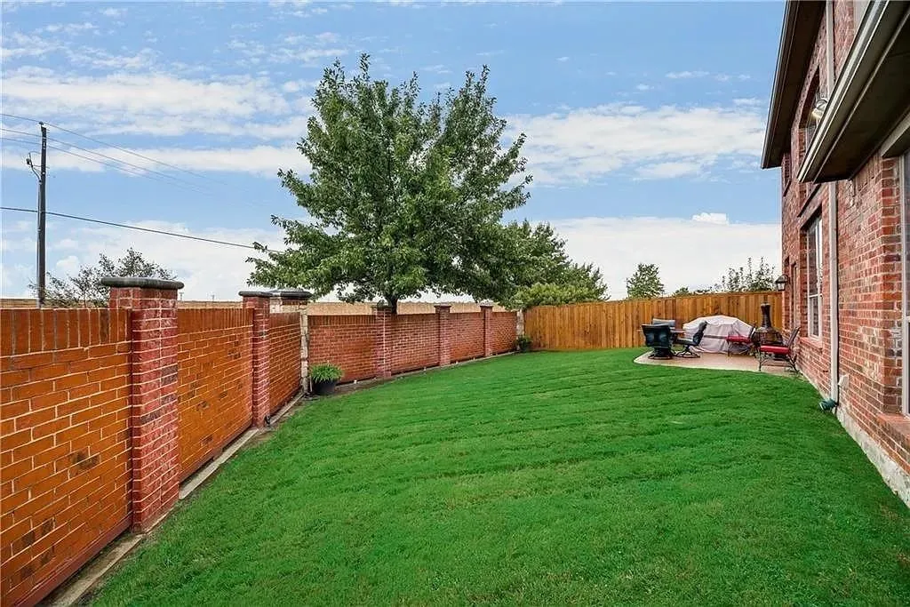 Single Family Residence For Sale in Tarrant County , 2703 Waterway Drive, Grand Prairie, Texas 75054, 3 Bedroom, 3 Bathroom, 2 Garage spaces, 3,016 Sqft, built in 2006, mls#21162760, Real Estate Agent in Grand Prairie, Homes For Sale in Tarrant county, Homes For Sale in Grand Prairie, Realtor in Grand Prairie Texas, Real Estate Brokerage Independent Realty Texas, Luminita Cordes Realtor