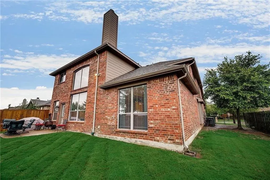 Single Family Residence For Sale in Tarrant County , 2703 Waterway Drive, Grand Prairie, Texas 75054, 3 Bedroom, 3 Bathroom, 2 Garage spaces, 3,016 Sqft, built in 2006, mls#21162760, Real Estate Agent in Grand Prairie, Homes For Sale in Tarrant county, Homes For Sale in Grand Prairie, Realtor in Grand Prairie Texas, Real Estate Brokerage Independent Realty Texas, Luminita Cordes Realtor