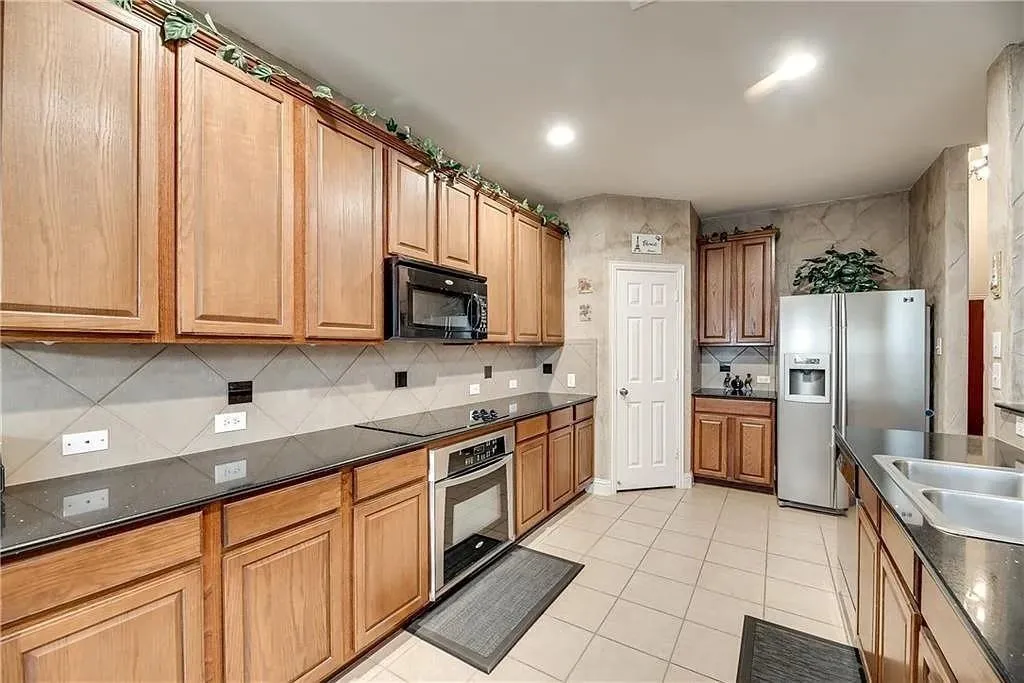 Single Family Residence For Sale in Tarrant County , 2703 Waterway Drive, Grand Prairie, Texas 75054, 3 Bedroom, 3 Bathroom, 2 Garage spaces, 3,016 Sqft, built in 2006, mls#21162760, Real Estate Agent in Grand Prairie, Homes For Sale in Tarrant county, Homes For Sale in Grand Prairie, Realtor in Grand Prairie Texas, Real Estate Brokerage Independent Realty Texas, Luminita Cordes Realtor