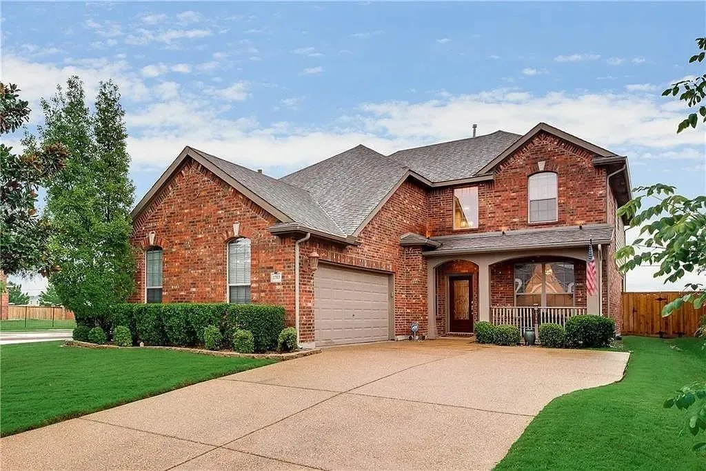 Single Family Residence For Sale in Tarrant County , 2703 Waterway Drive, Grand Prairie, Texas 75054, 3 Bedroom, 3 Bathroom, 2 Garage spaces, 3,016 Sqft, built in 2006, mls#21162760, Real Estate Agent in Grand Prairie, Homes For Sale in Tarrant county, Homes For Sale in Grand Prairie, Realtor in Grand Prairie Texas, Real Estate Brokerage Independent Realty Texas, Luminita Cordes Realtor
