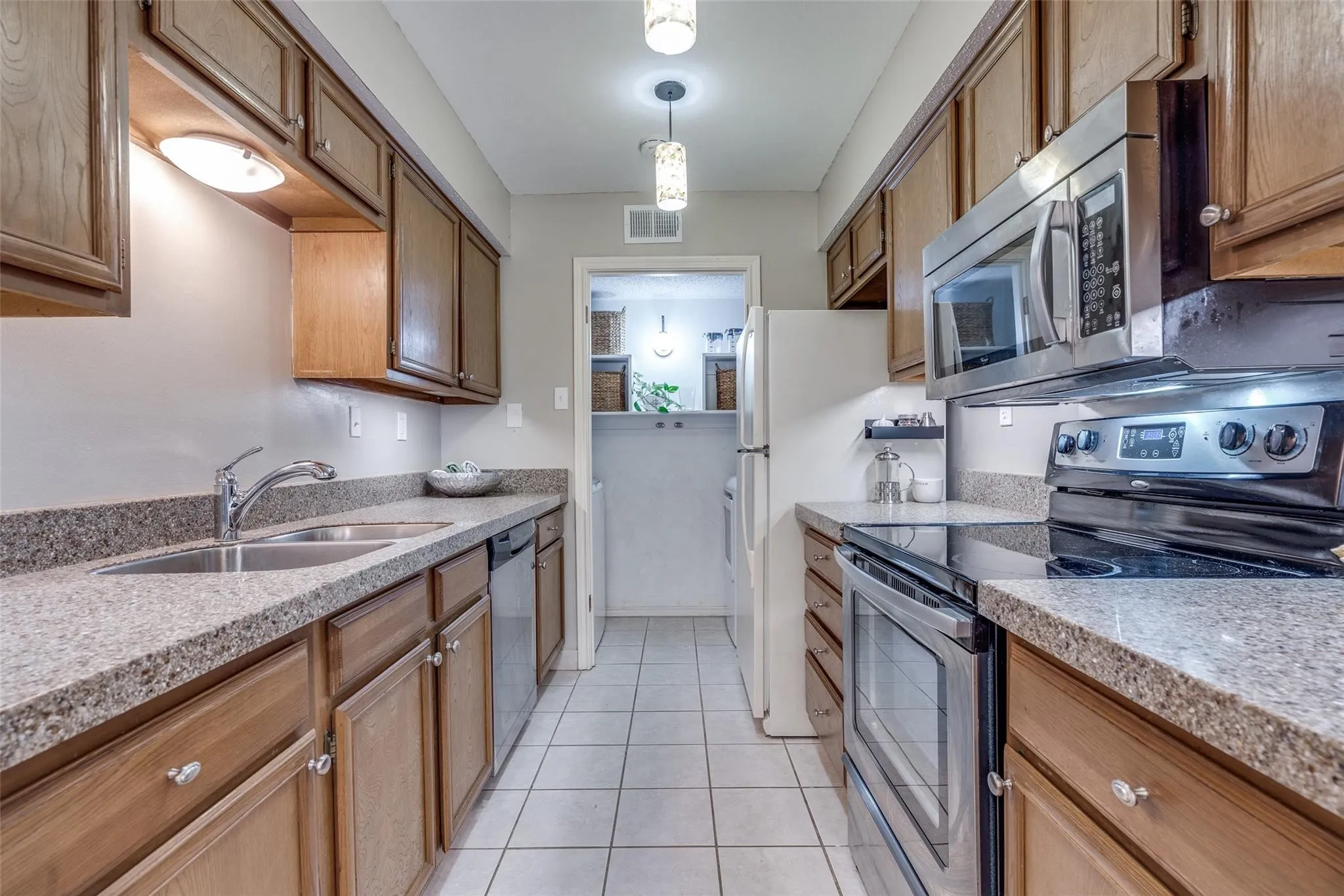 Condominium For Rent in Dallas County , 16301 Ledgemont Lane 262, Addison, Texas 75001, 2 Bedroom, 2 Bathroom, Garage spaces, 978 Sqft, built in 1982, mls#21168085, Real Estate Agent in Addison, Homes For Rent in Dallas county, Homes For Rent in Addison, Realtor in Addison Texas, Real Estate Brokerage Independent Realty Texas, Luminita Cordes Realtor