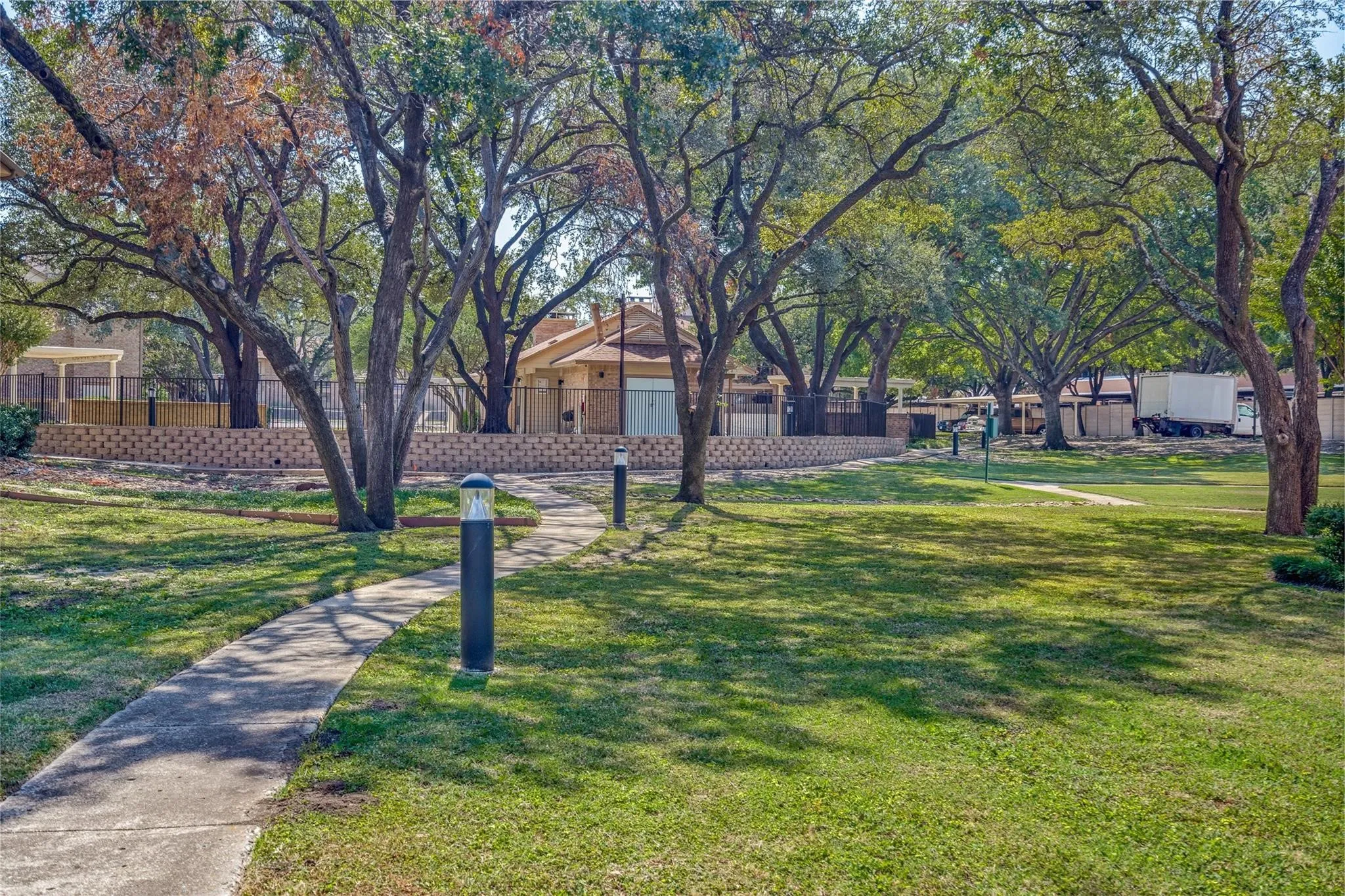 Condominium For Rent in Dallas County , 16301 Ledgemont Lane 262, Addison, Texas 75001, 2 Bedroom, 2 Bathroom, Garage spaces, 978 Sqft, built in 1982, mls#21168085, Real Estate Agent in Addison, Homes For Rent in Dallas county, Homes For Rent in Addison, Realtor in Addison Texas, Real Estate Brokerage Independent Realty Texas, Luminita Cordes Realtor