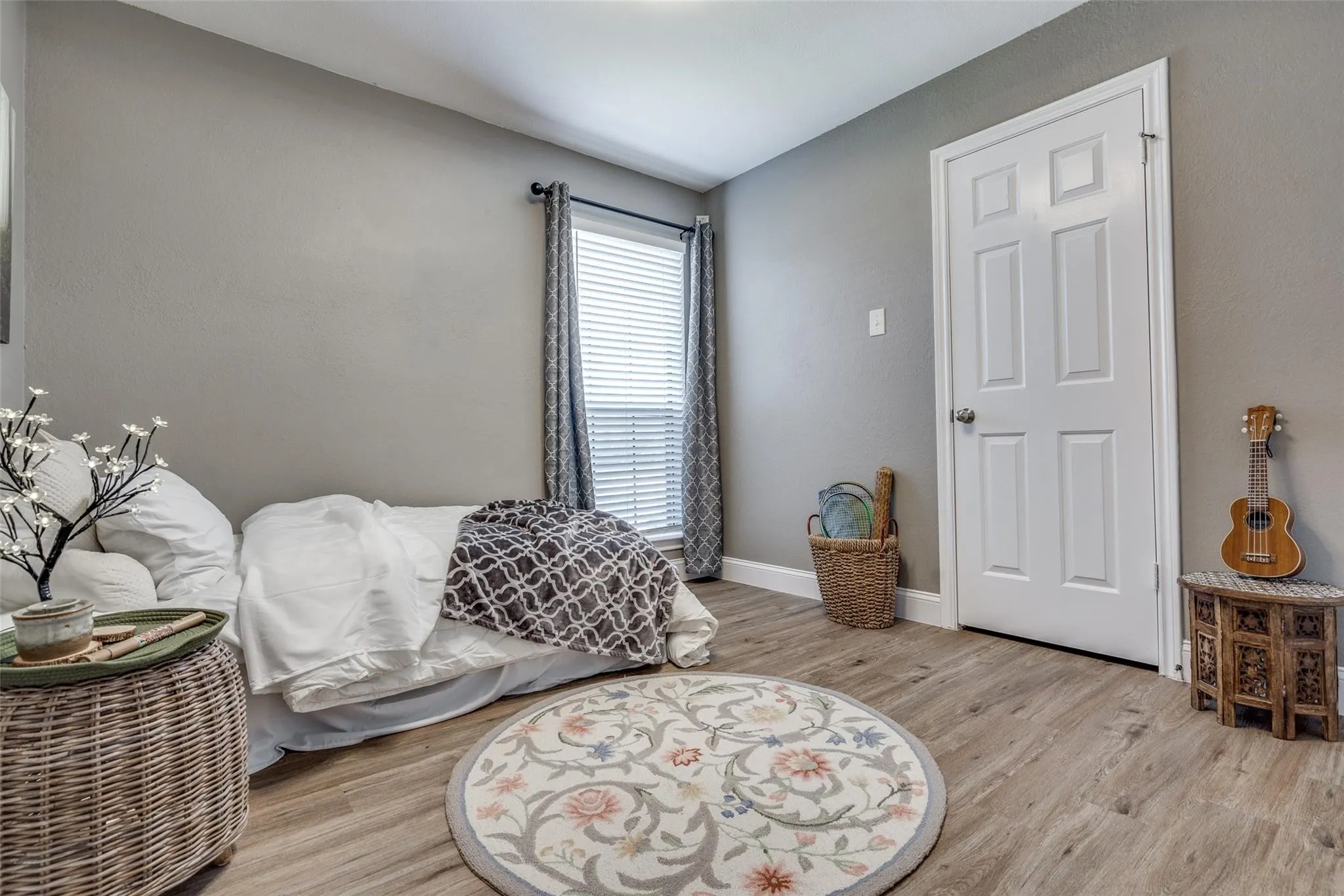Condominium For Sale in Dallas County , 16301 Ledgemont Lane 262, Addison, Texas 75001, 2 Bedrooms, 2 Bathrooms, Garage spaces, 978 Sqft, built in 1982, Price $228,000, mls#21168086, Real Estate Agent in Addison, Homes For Sale in Dallas county, Homes For Sale in Addison, Realtor in Addison Texas, Real Estate Brokerage Independent Realty Texas, Luminita Cordes Realtor