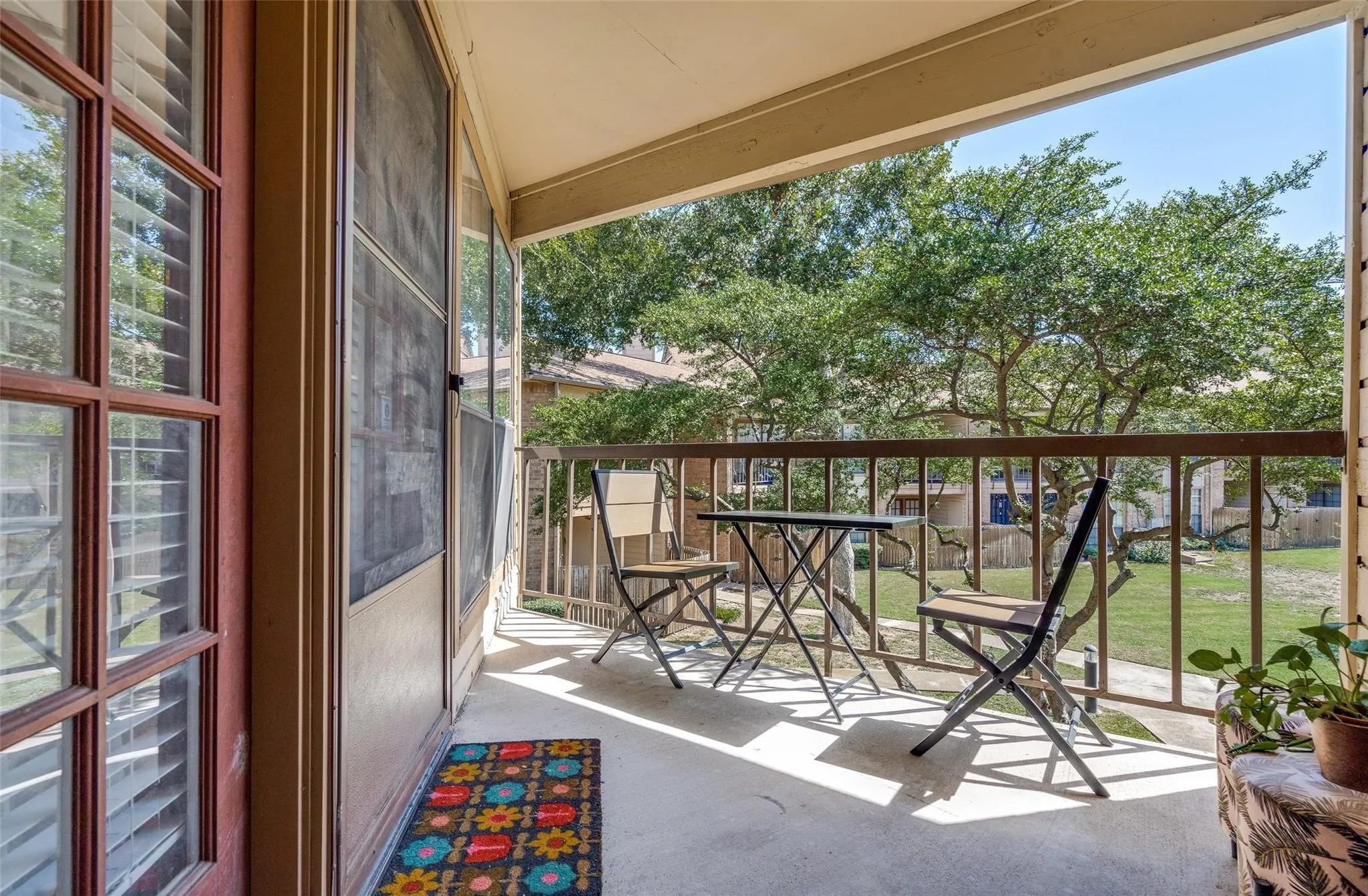 Condominium For Sale in Dallas County , 16301 Ledgemont Lane 262, Addison, Texas 75001, 2 Bedrooms, 2 Bathrooms, Garage spaces, 978 Sqft, built in 1982, Price $228,000, mls#21168086, Real Estate Agent in Addison, Homes For Sale in Dallas county, Homes For Sale in Addison, Realtor in Addison Texas, Real Estate Brokerage Independent Realty Texas, Luminita Cordes Realtor