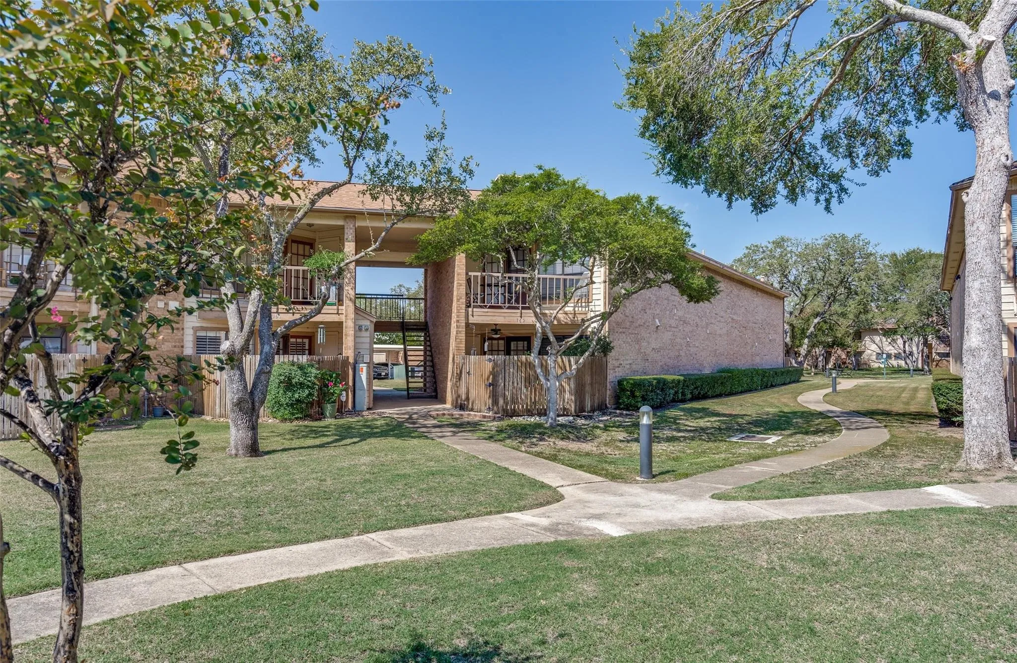 Condominium For Sale in Dallas County , 16301 Ledgemont Lane 262, Addison, Texas 75001, 2 Bedrooms, 2 Bathrooms, Garage spaces, 978 Sqft, built in 1982, Price $228,000, mls#21168086, Real Estate Agent in Addison, Homes For Sale in Dallas county, Homes For Sale in Addison, Realtor in Addison Texas, Real Estate Brokerage Independent Realty Texas, Luminita Cordes Realtor