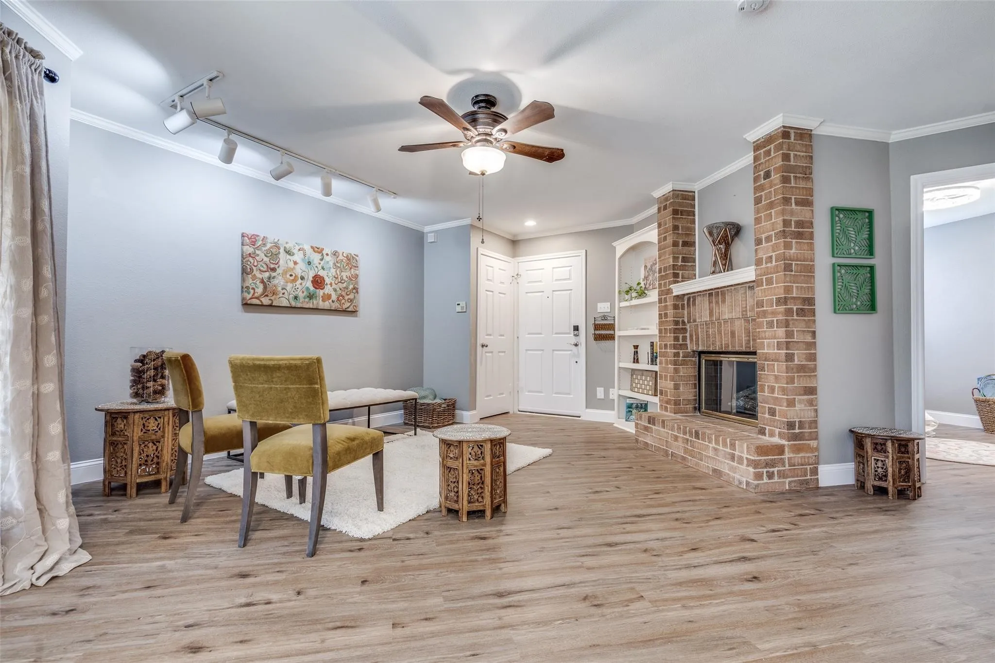 Condominium For Sale in Dallas County , 16301 Ledgemont Lane 262, Addison, Texas 75001, 2 Bedrooms, 2 Bathrooms, Garage spaces, 978 Sqft, built in 1982, Price $228,000, mls#21168086, Real Estate Agent in Addison, Homes For Sale in Dallas county, Homes For Sale in Addison, Realtor in Addison Texas, Real Estate Brokerage Independent Realty Texas, Luminita Cordes Realtor