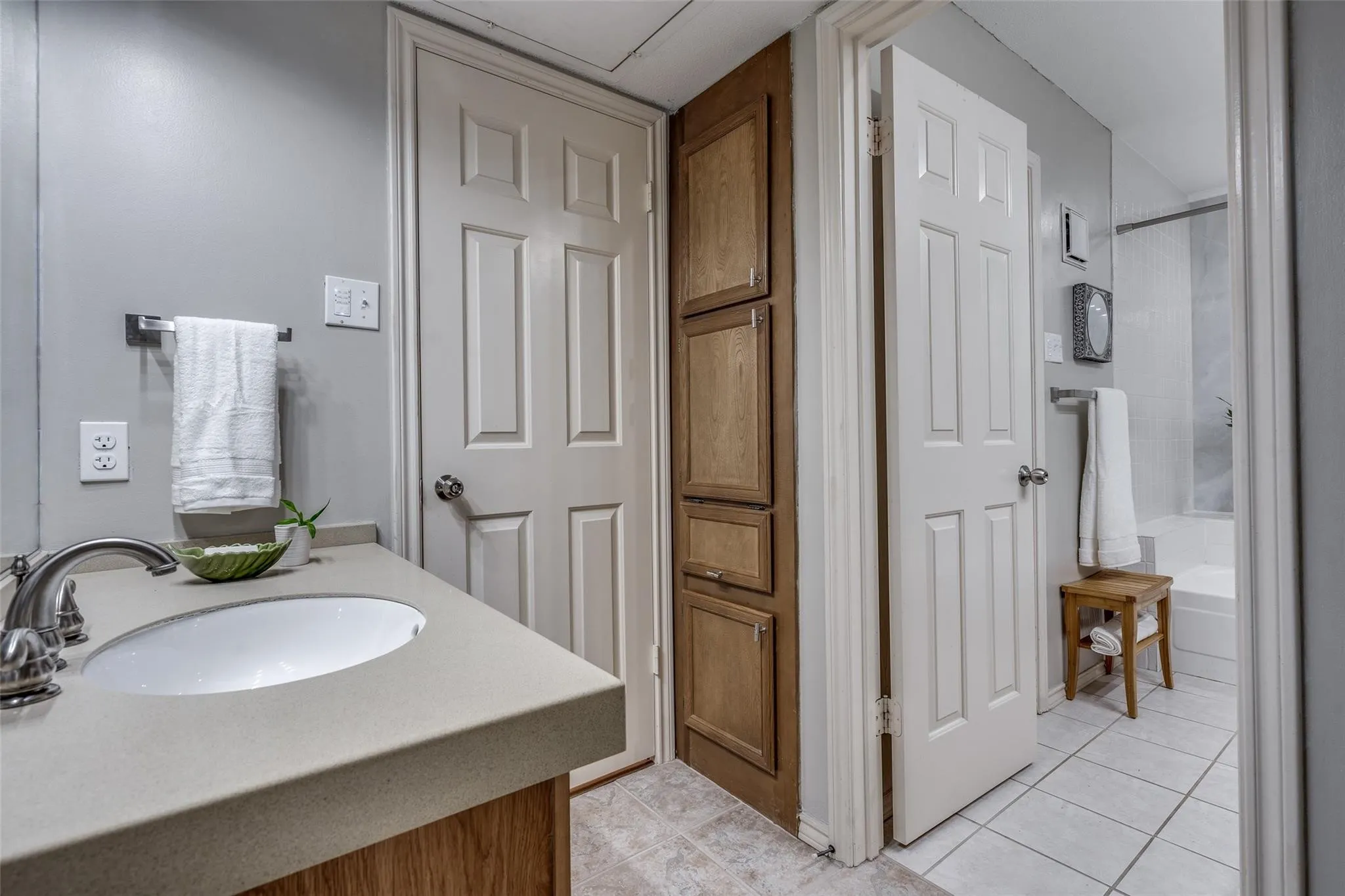 Condominium For Sale in Dallas County , 16301 Ledgemont Lane 262, Addison, Texas 75001, 2 Bedrooms, 2 Bathrooms, Garage spaces, 978 Sqft, built in 1982, Price $228,000, mls#21168086, Real Estate Agent in Addison, Homes For Sale in Dallas county, Homes For Sale in Addison, Realtor in Addison Texas, Real Estate Brokerage Independent Realty Texas, Luminita Cordes Realtor