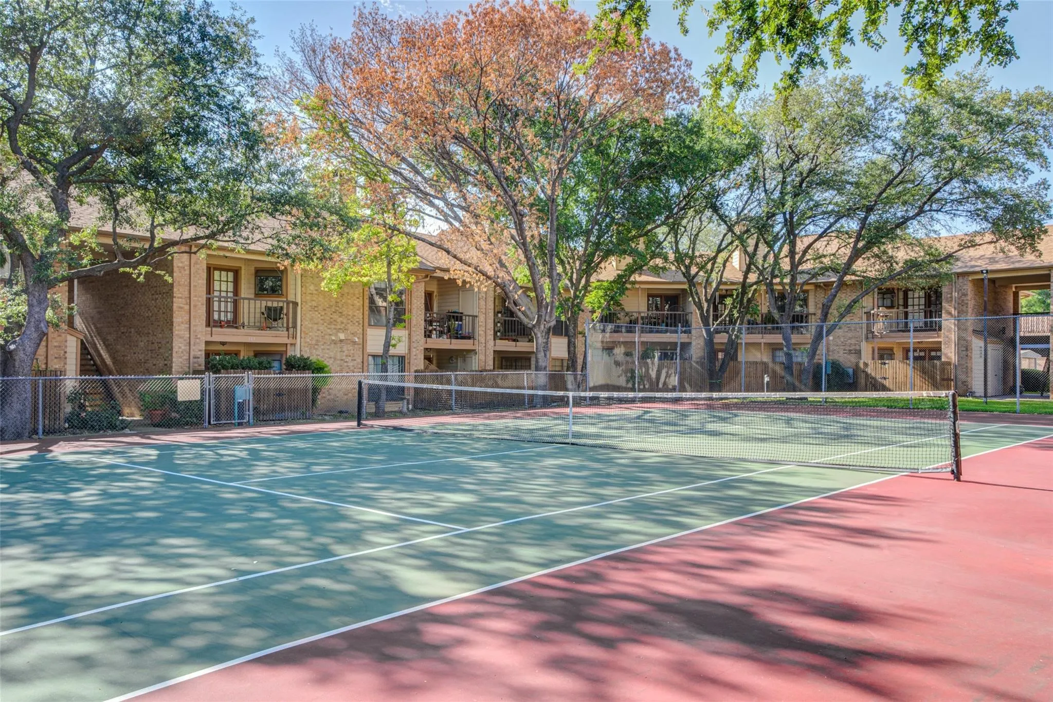 Condominium For Sale in Dallas County , 16301 Ledgemont Lane 262, Addison, Texas 75001, 2 Bedrooms, 2 Bathrooms, Garage spaces, 978 Sqft, built in 1982, Price $228,000, mls#21168086, Real Estate Agent in Addison, Homes For Sale in Dallas county, Homes For Sale in Addison, Realtor in Addison Texas, Real Estate Brokerage Independent Realty Texas, Luminita Cordes Realtor