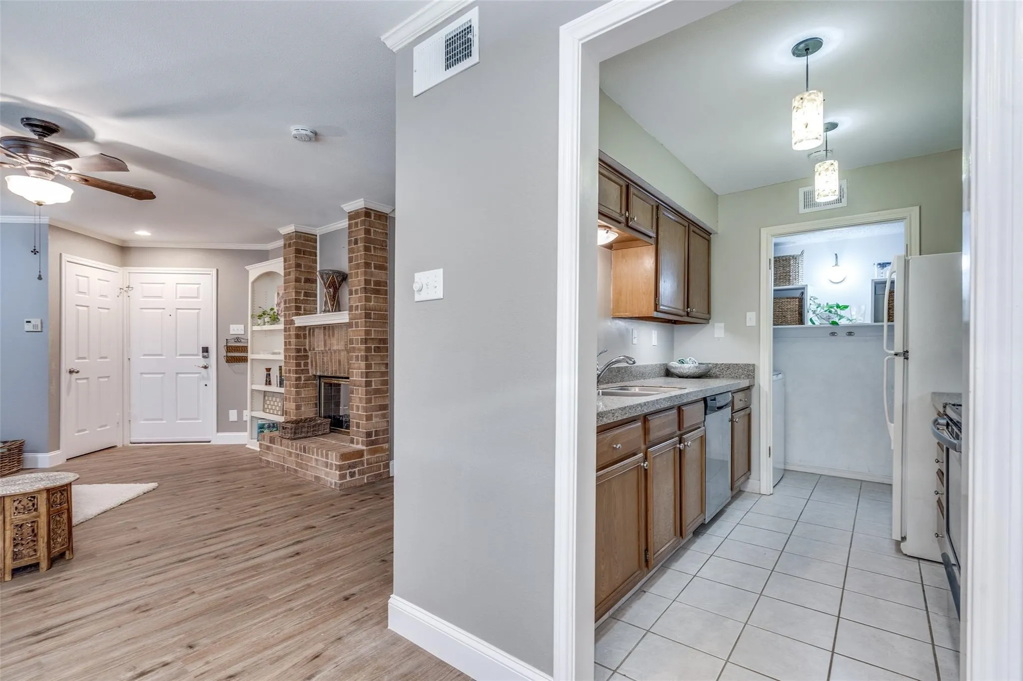 Condominium For Sale in Dallas County , 16301 Ledgemont Lane 262, Addison, Texas 75001, 2 Bedrooms, 2 Bathrooms, Garage spaces, 978 Sqft, built in 1982, Price $228,000, mls#21168086, Real Estate Agent in Addison, Homes For Sale in Dallas county, Homes For Sale in Addison, Realtor in Addison Texas, Real Estate Brokerage Independent Realty Texas, Luminita Cordes Realtor