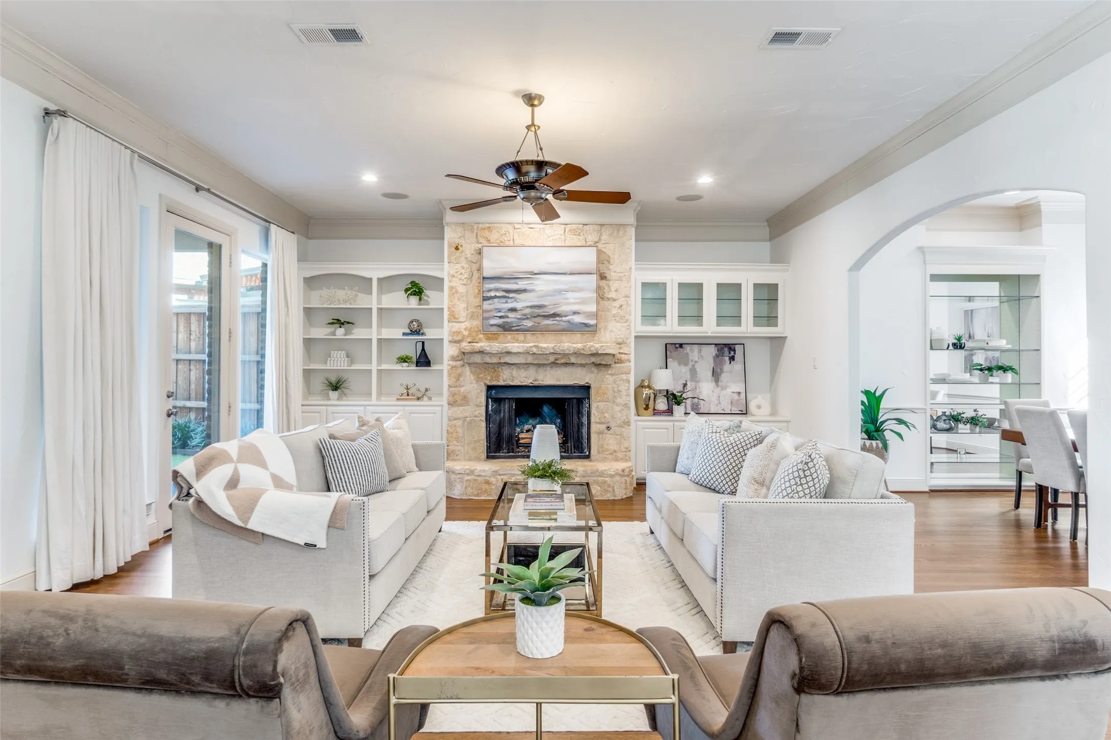 Single Family Residence For Rent in Dallas County , 13 Cochran Oaks Lane, Dallas, Texas 75220, 4 Bedroom, 4 Bathroom, 2 Garage spaces, 3,561 Sqft, built in 2001, mls#21169917, Real Estate Agent in Dallas, Homes For Rent in Dallas county, Homes For Rent in Dallas, Realtor in Dallas Texas, Real Estate Brokerage Independent Realty Texas, Luminita Cordes Realtor