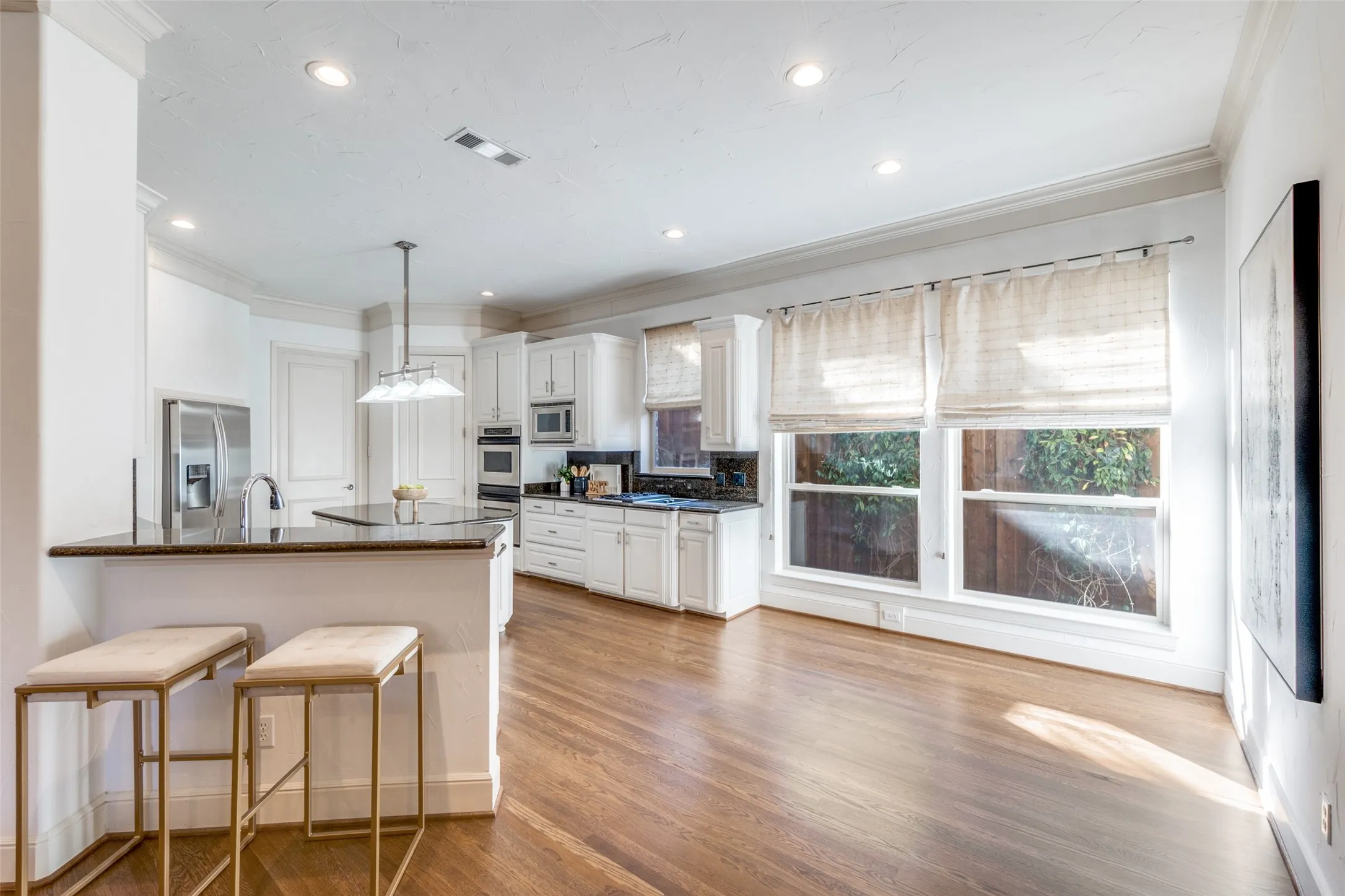 Single Family Residence For Rent in Dallas County , 13 Cochran Oaks Lane, Dallas, Texas 75220, 4 Bedroom, 4 Bathroom, 2 Garage spaces, 3,561 Sqft, built in 2001, mls#21169917, Real Estate Agent in Dallas, Homes For Rent in Dallas county, Homes For Rent in Dallas, Realtor in Dallas Texas, Real Estate Brokerage Independent Realty Texas, Luminita Cordes Realtor