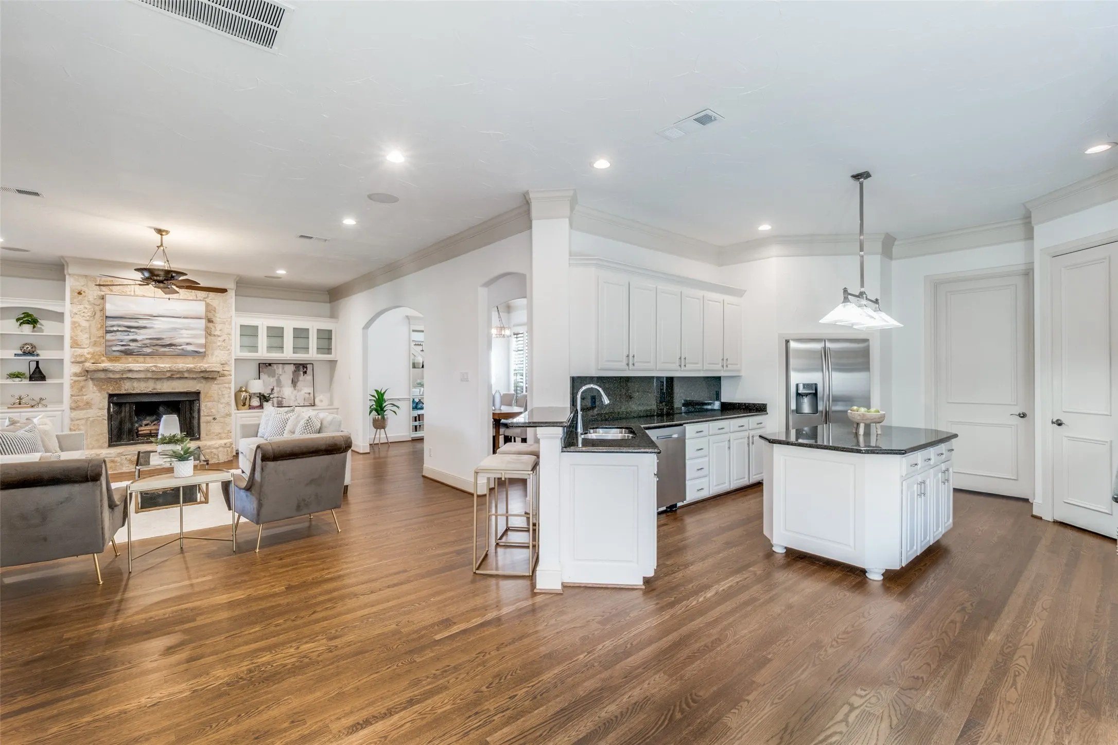 Single Family Residence For Rent in Dallas County , 13 Cochran Oaks Lane, Dallas, Texas 75220, 4 Bedroom, 4 Bathroom, 2 Garage spaces, 3,561 Sqft, built in 2001, mls#21169917, Real Estate Agent in Dallas, Homes For Rent in Dallas county, Homes For Rent in Dallas, Realtor in Dallas Texas, Real Estate Brokerage Independent Realty Texas, Luminita Cordes Realtor