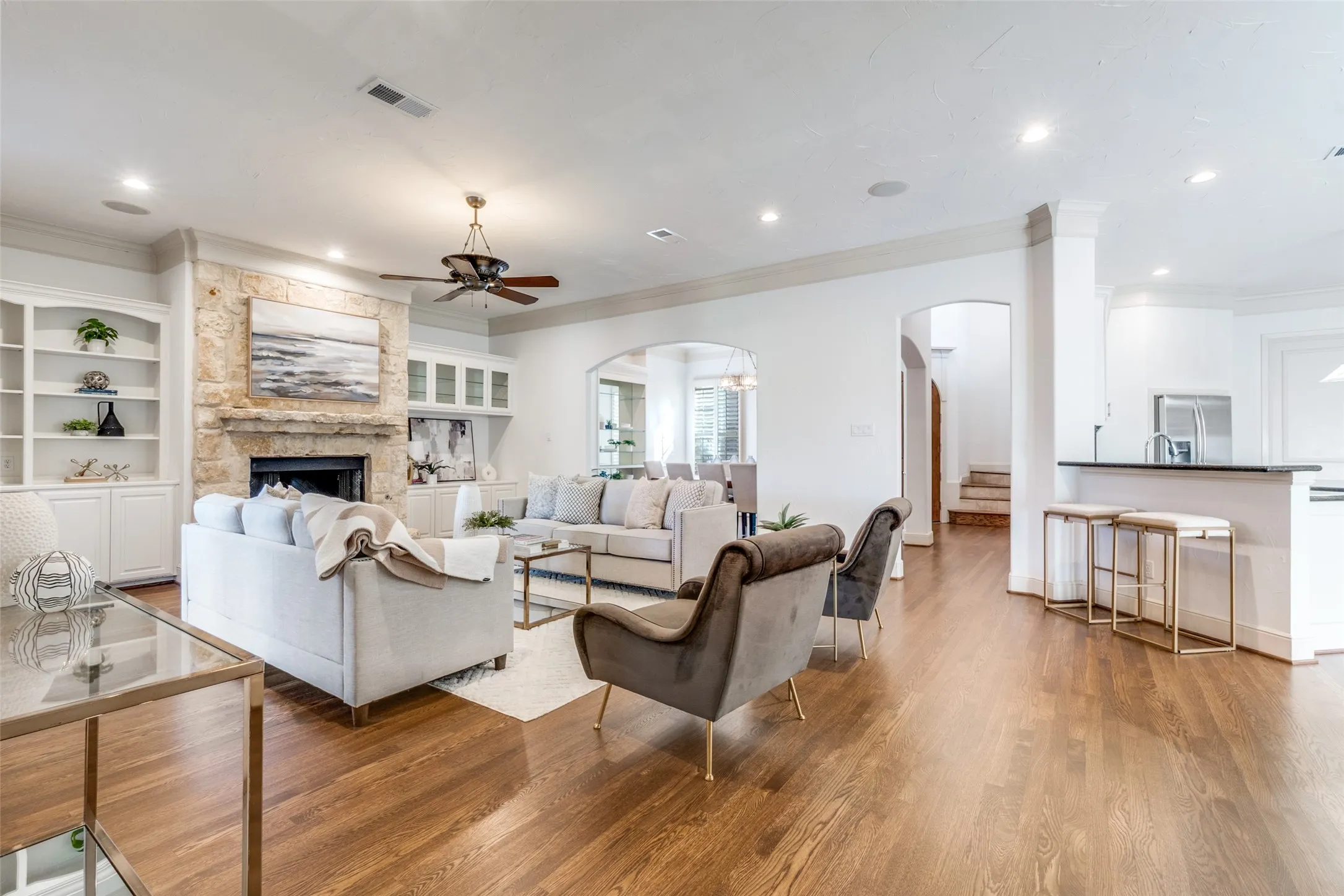 Single Family Residence For Rent in Dallas County , 13 Cochran Oaks Lane, Dallas, Texas 75220, 4 Bedroom, 4 Bathroom, 2 Garage spaces, 3,561 Sqft, built in 2001, mls#21169917, Real Estate Agent in Dallas, Homes For Rent in Dallas county, Homes For Rent in Dallas, Realtor in Dallas Texas, Real Estate Brokerage Independent Realty Texas, Luminita Cordes Realtor