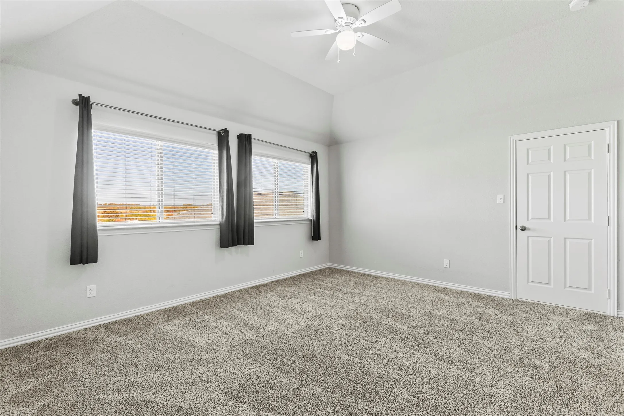 Single Family Residence For Sale in Grayson County , 3522 Hanan Street, Sherman, Texas 75092, 5 Bedroom, 3 Bathroom, 2 Garage spaces, 2,509 Sqft, built in 2018, Preowned, mls#21169710, Real Estate Agent in Sherman, Homes For Sale in Grayson county, Homes For Sale in Sherman, Realtor in Sherman Texas, Real Estate Brokerage Independent Realty Texas, Luminita Cordes Realtor