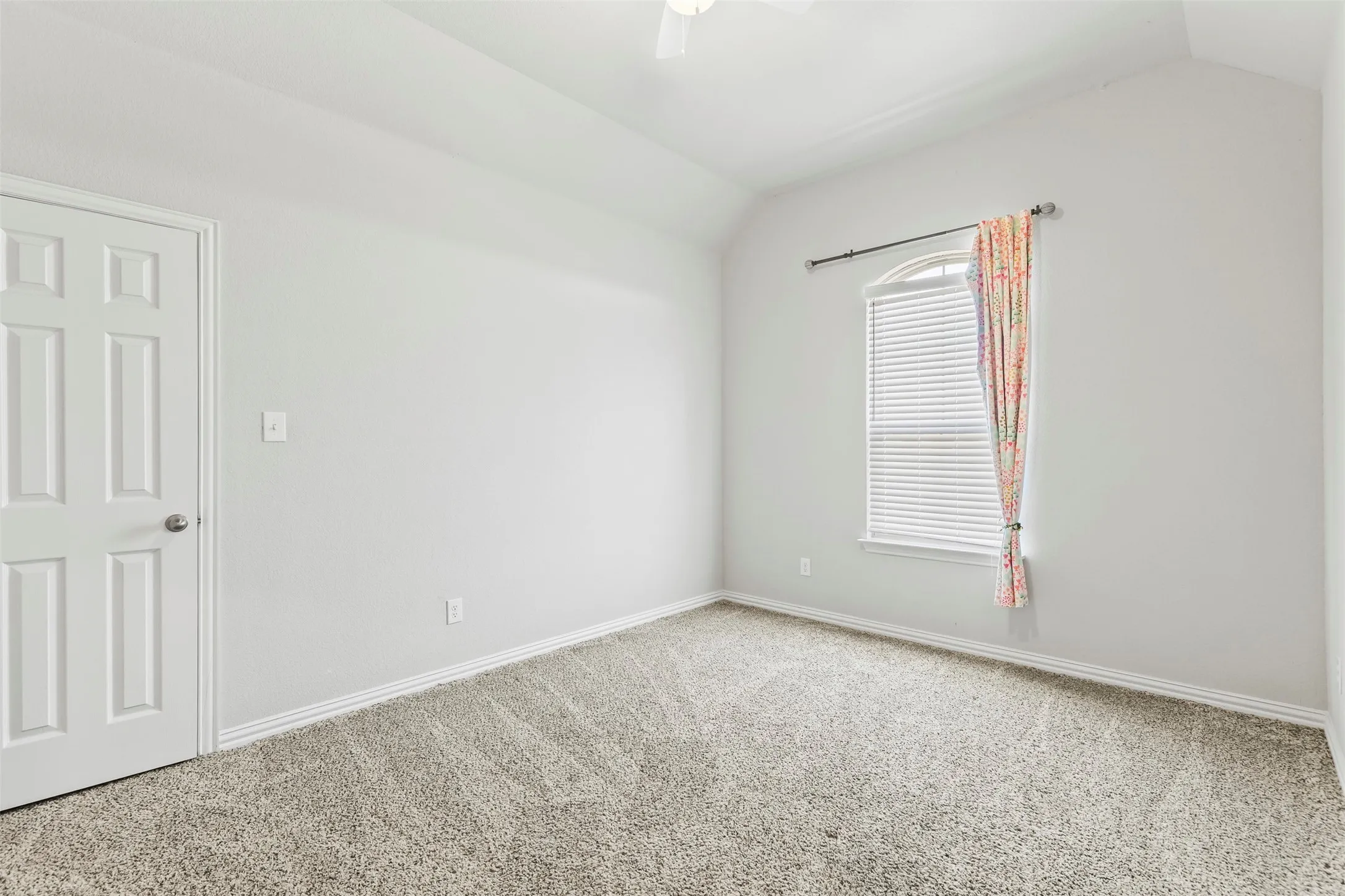 Single Family Residence For Sale in Grayson County , 3522 Hanan Street, Sherman, Texas 75092, 5 Bedroom, 3 Bathroom, 2 Garage spaces, 2,509 Sqft, built in 2018, Preowned, mls#21169710, Real Estate Agent in Sherman, Homes For Sale in Grayson county, Homes For Sale in Sherman, Realtor in Sherman Texas, Real Estate Brokerage Independent Realty Texas, Luminita Cordes Realtor