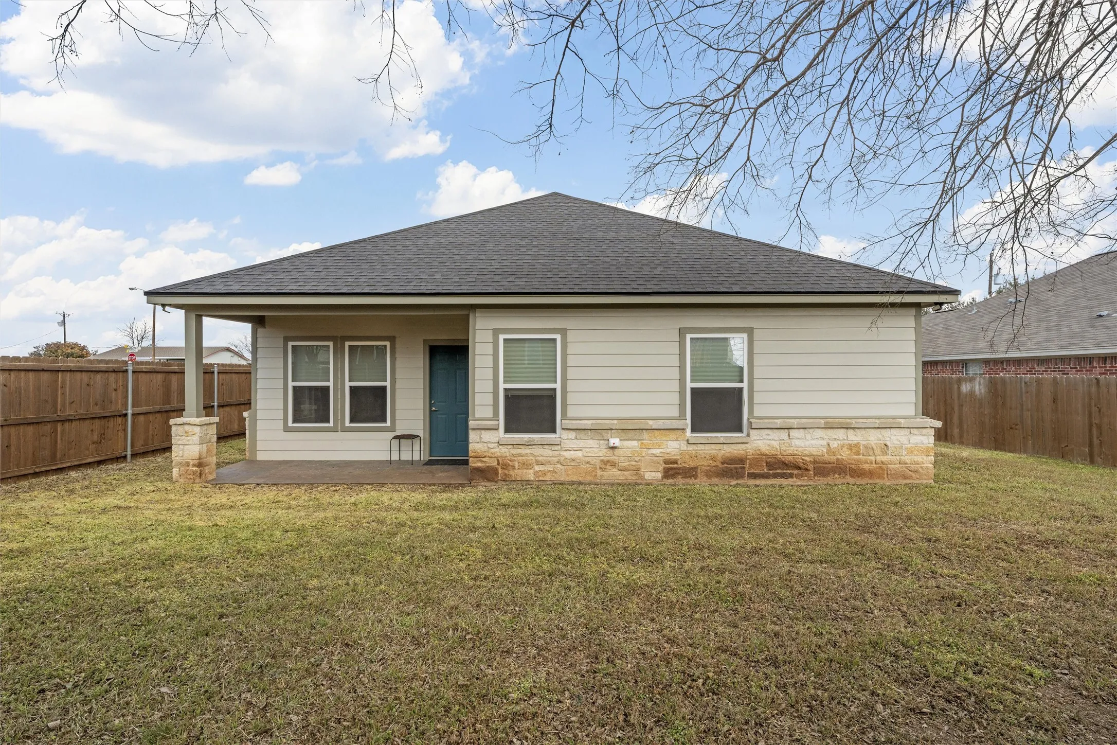 Single Family Residence For Sale in Mc Lennan County , 502 David Davis Drive, Mc Gregor, Texas 76657, 3 Bedroom, 2 Bathroom, 2 Garage spaces, 1,785 Sqft, built in 2020, mls#21169163, Real Estate Agent in Mc Gregor, Homes For Sale in Mc Lennan county, Homes For Sale in Mc Gregor, Realtor in Mc Gregor Texas, Real Estate Brokerage Independent Realty Texas, Luminita Cordes Realtor