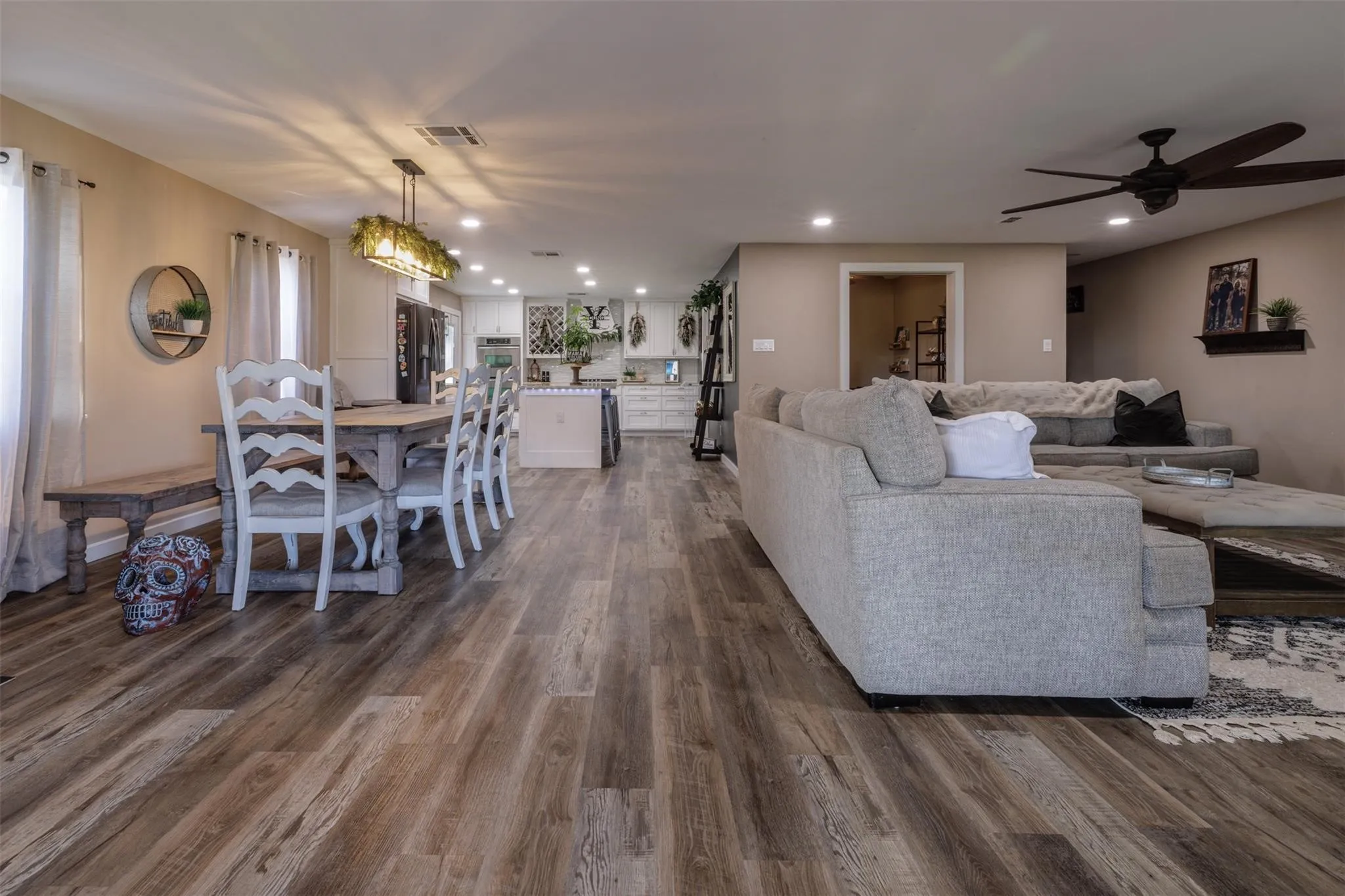 Single Family Residence For Sale in Rains County , 10 acres 765 Rs County Road 3410, Emory, Texas 75440, 5 Bedroom, 4 Bathroom, Garage spaces, 2,940 Sqft, built in 2010, Preowned, mls#21170007, Real Estate Agent in Emory, Homes For Sale in Rains county, Homes For Sale in Emory, Realtor in Emory Texas, Real Estate Brokerage Independent Realty Texas, Luminita Cordes Realtor