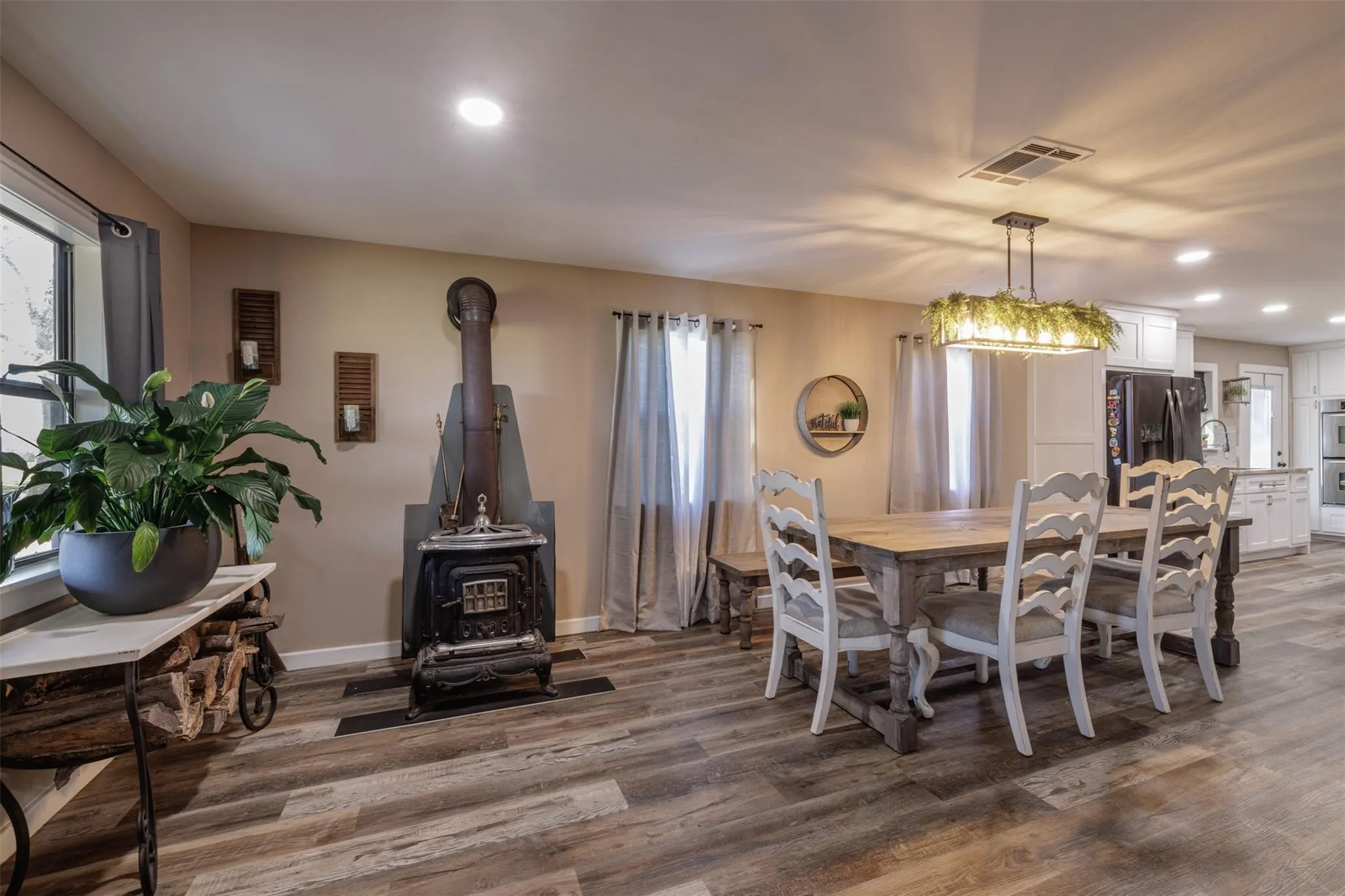 Single Family Residence For Sale in Rains County , 10 acres 765 Rs County Road 3410, Emory, Texas 75440, 5 Bedroom, 4 Bathroom, Garage spaces, 2,940 Sqft, built in 2010, Preowned, mls#21170007, Real Estate Agent in Emory, Homes For Sale in Rains county, Homes For Sale in Emory, Realtor in Emory Texas, Real Estate Brokerage Independent Realty Texas, Luminita Cordes Realtor