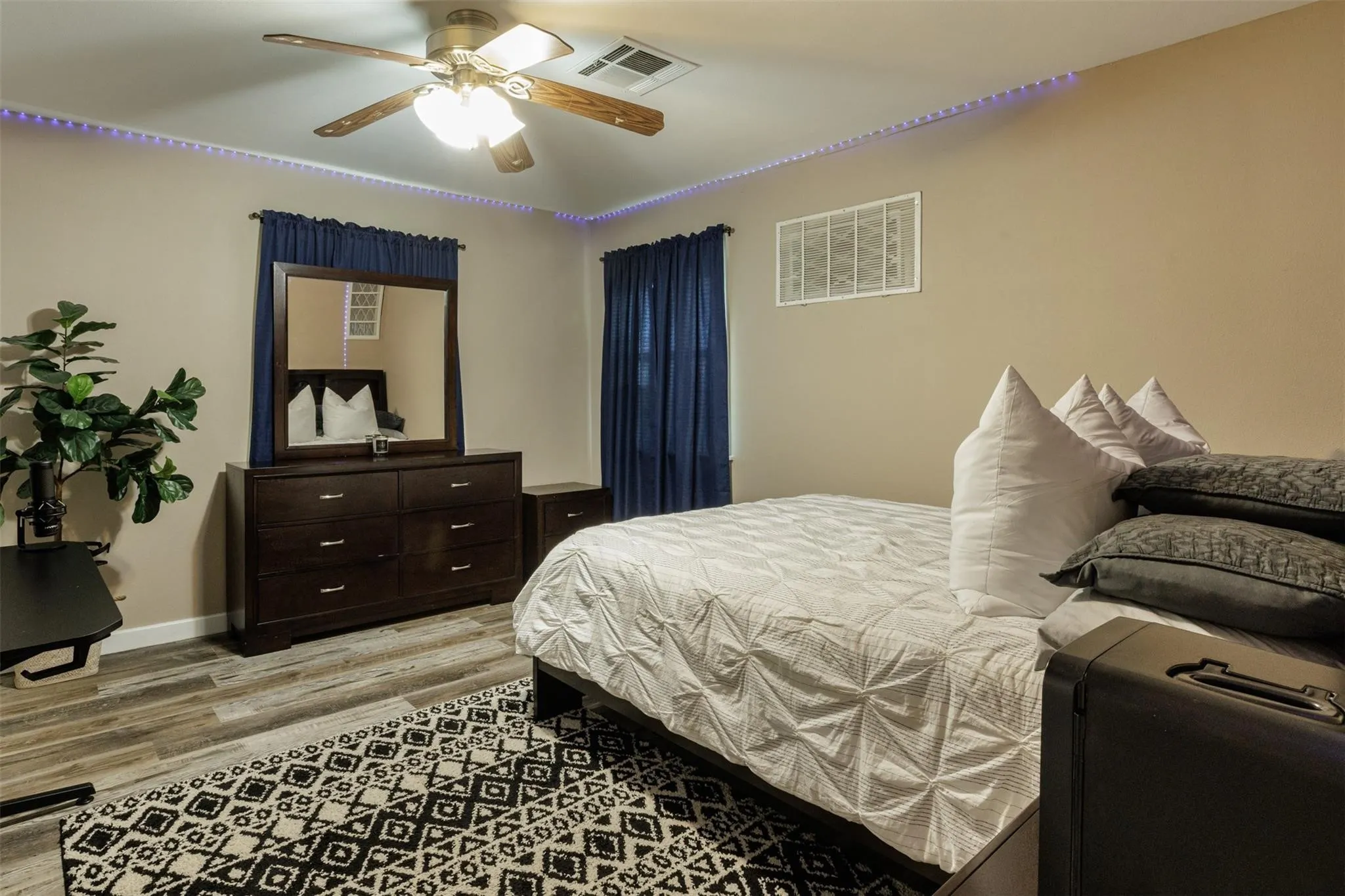 Single Family Residence For Sale in Rains County , 10 acres 765 Rs County Road 3410, Emory, Texas 75440, 5 Bedroom, 4 Bathroom, Garage spaces, 2,940 Sqft, built in 2010, Preowned, mls#21170007, Real Estate Agent in Emory, Homes For Sale in Rains county, Homes For Sale in Emory, Realtor in Emory Texas, Real Estate Brokerage Independent Realty Texas, Luminita Cordes Realtor