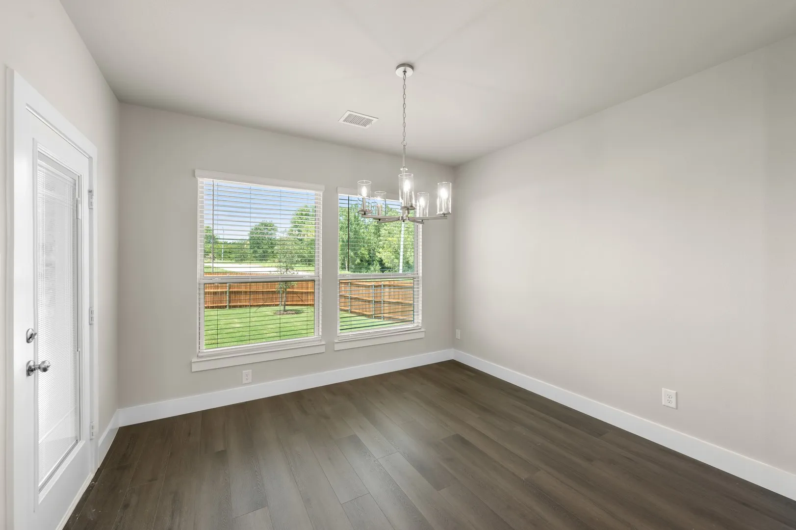 425 Newpark- Dining