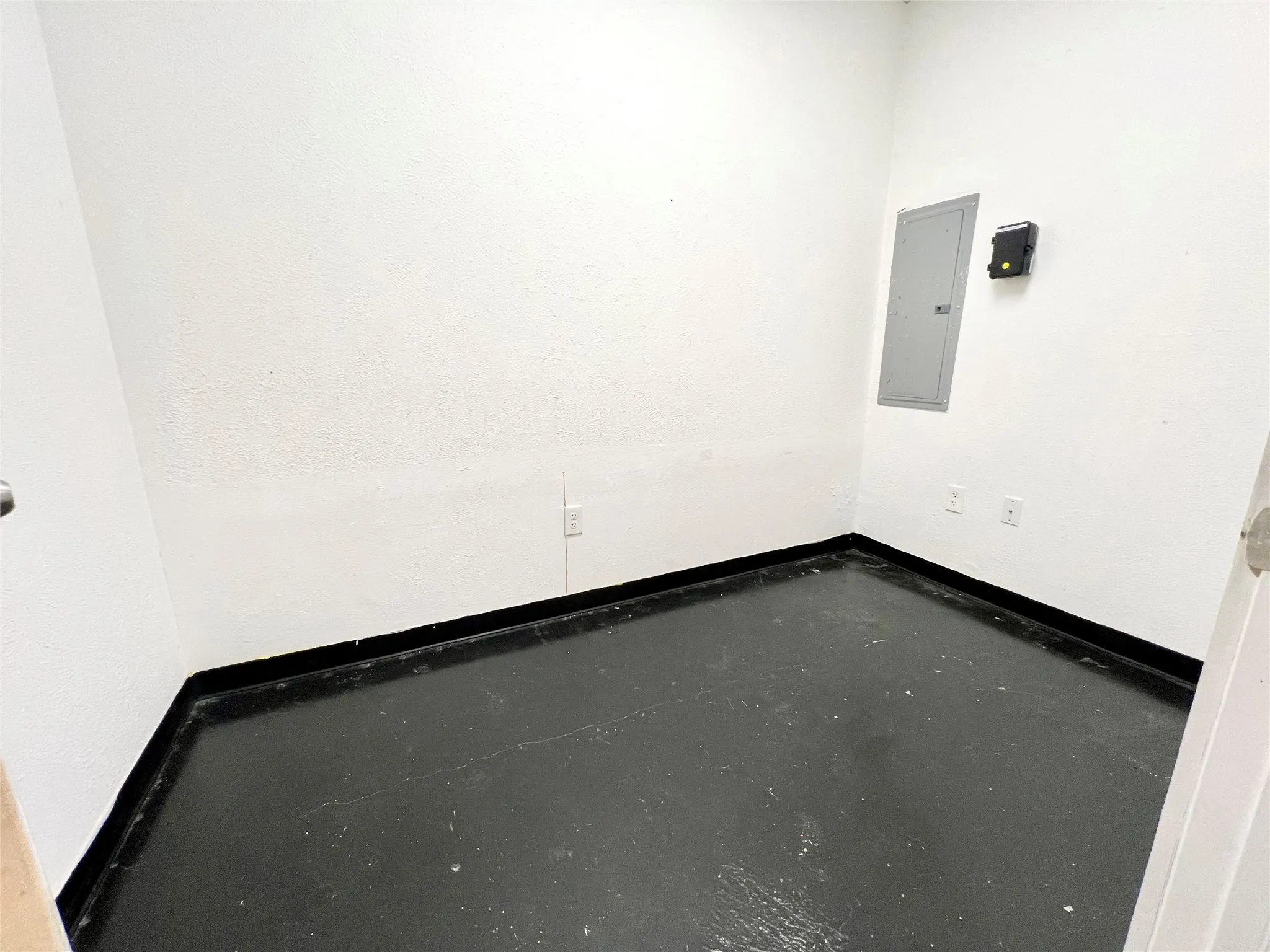 Office For Rent in Parker County , 1414 S Main Street, Weatherford, Texas 76086, 0, 0, Garage spaces, 0 Sqft, built in 1977, Preowned, Price $1,838, mls#21170526, Real Estate Agent in Weatherford, Homes For Rent in Parker county, Homes For Rent in Weatherford, Realtor in Weatherford Texas, Real Estate Brokerage Independent Realty Texas, Luminita Cordes Realtor