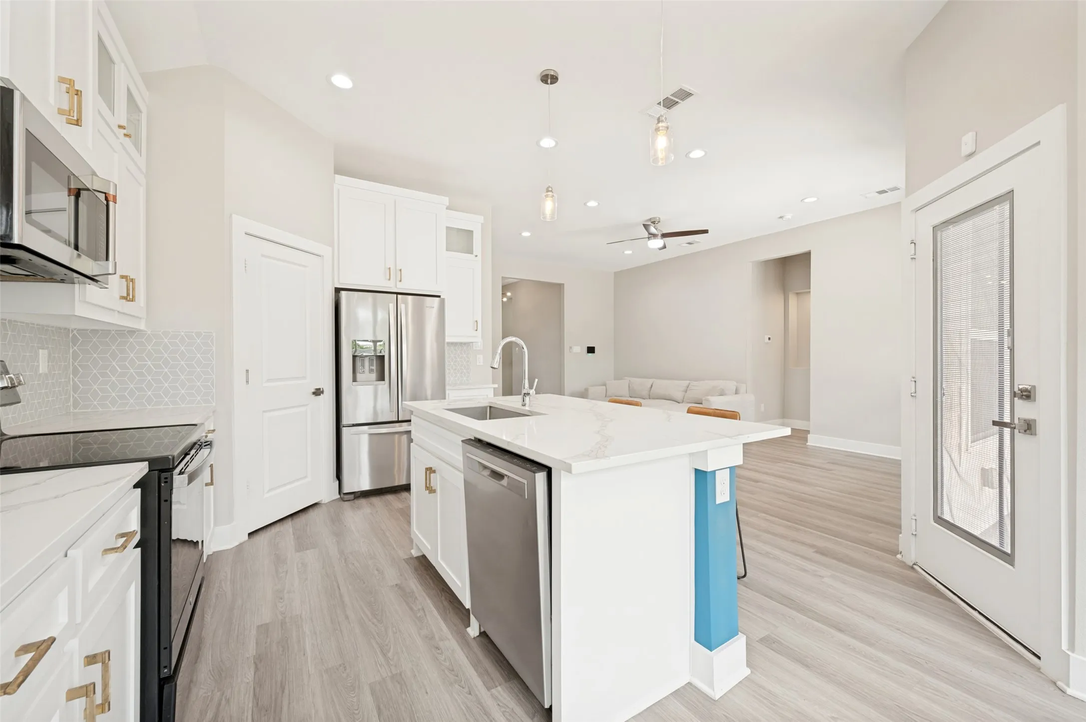 Single Family Residence For Sale in Dallas County , 1210 Morrell Avenue, Dallas, Texas 75203, 4 Bedroom, 2 Bathroom, 2 Garage spaces, 1,801 Sqft, built in 2023, mls#21170280, Real Estate Agent in Dallas, Homes For Sale in Dallas county, Homes For Sale in Dallas, Realtor in Dallas Texas, Real Estate Brokerage Independent Realty Texas, Luminita Cordes Realtor