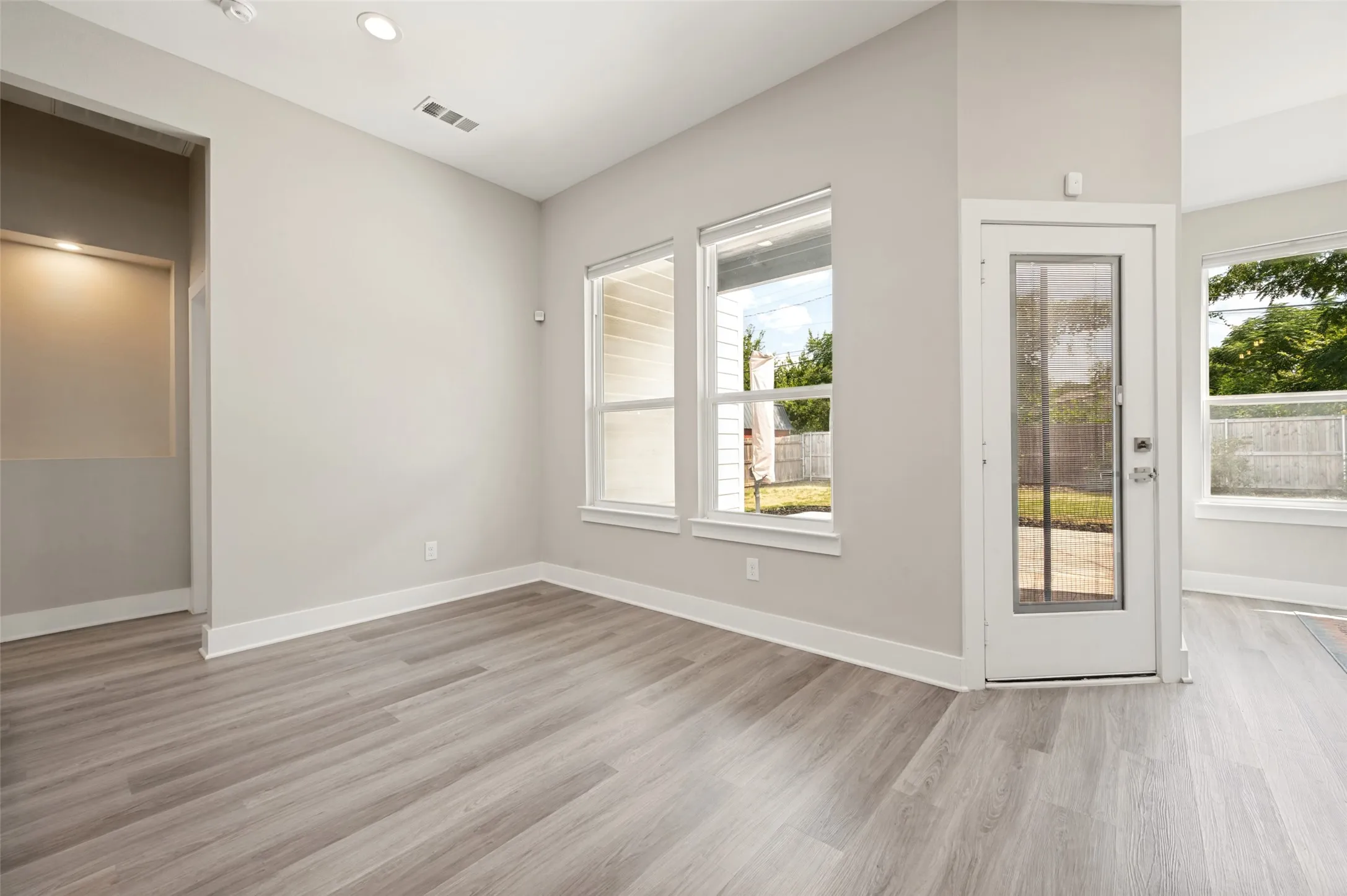 Single Family Residence For Sale in Dallas County , 1210 Morrell Avenue, Dallas, Texas 75203, 4 Bedroom, 2 Bathroom, 2 Garage spaces, 1,801 Sqft, built in 2023, mls#21170280, Real Estate Agent in Dallas, Homes For Sale in Dallas county, Homes For Sale in Dallas, Realtor in Dallas Texas, Real Estate Brokerage Independent Realty Texas, Luminita Cordes Realtor