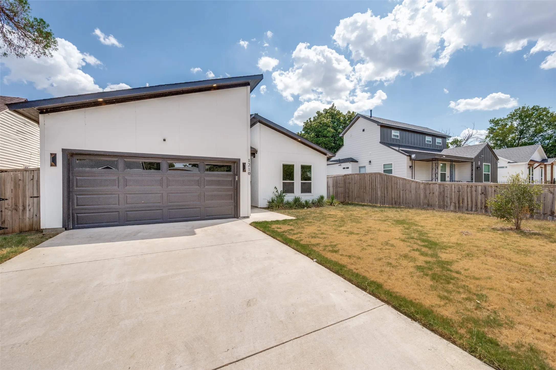 Single Family Residence For Sale in Dallas County , 1210 Morrell Avenue, Dallas, Texas 75203, 4 Bedroom, 2 Bathroom, 2 Garage spaces, 1,801 Sqft, built in 2023, mls#21170280, Real Estate Agent in Dallas, Homes For Sale in Dallas county, Homes For Sale in Dallas, Realtor in Dallas Texas, Real Estate Brokerage Independent Realty Texas, Luminita Cordes Realtor