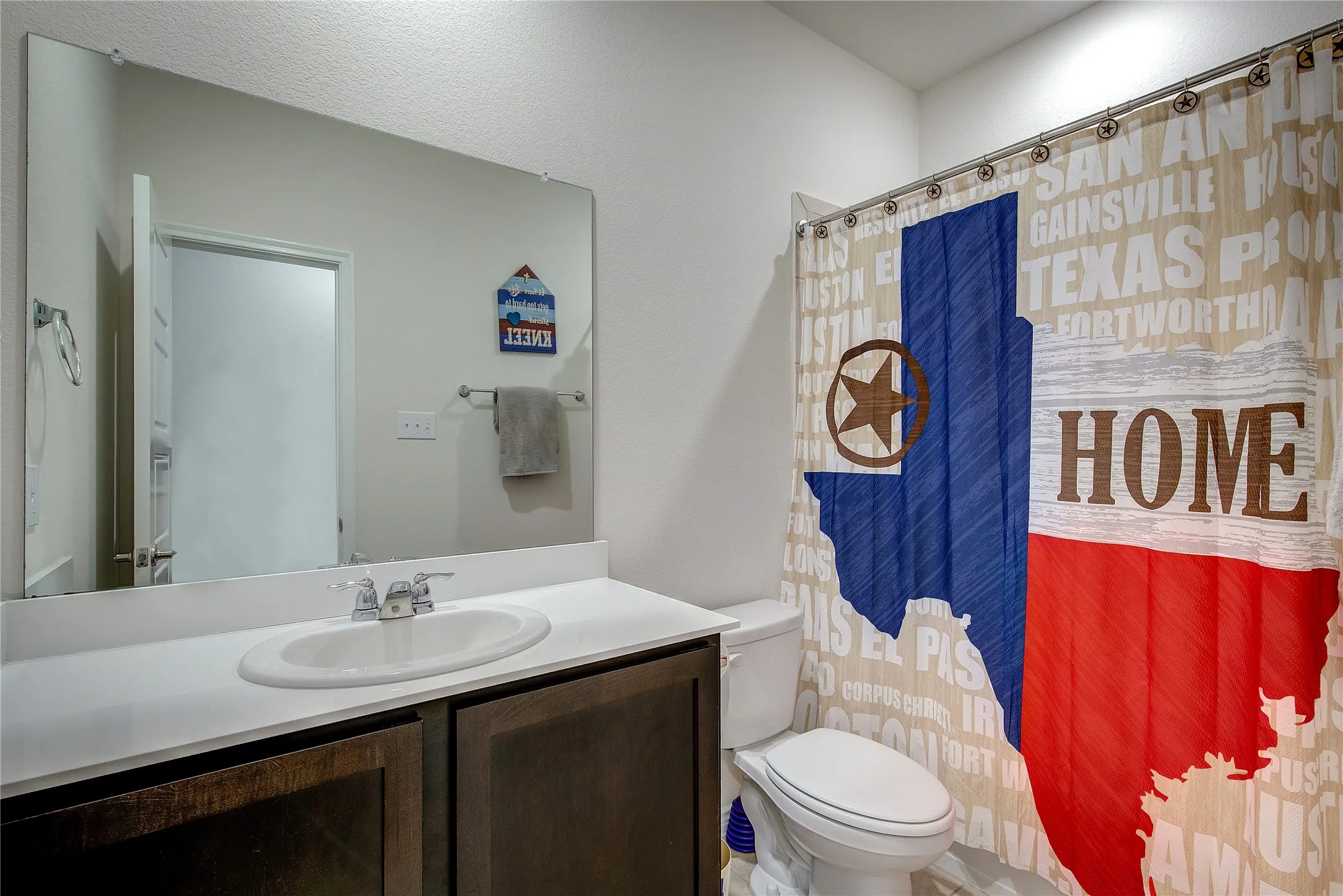 Single Family Residence For Sale in Hunt County , 102 Whitetail Way, Caddo Mills, Texas 75135, 4 Bedroom, 3 Bathroom, 2 Garage spaces, 2,454 Sqft, built in 2020, Preowned, Price $329,900, mls#21163115, Real Estate Agent in Caddo Mills, Homes For Sale in Hunt county, Homes For Sale in Caddo Mills, Realtor in Caddo Mills Texas, Real Estate Brokerage Independent Realty Texas, Luminita Cordes Realtor