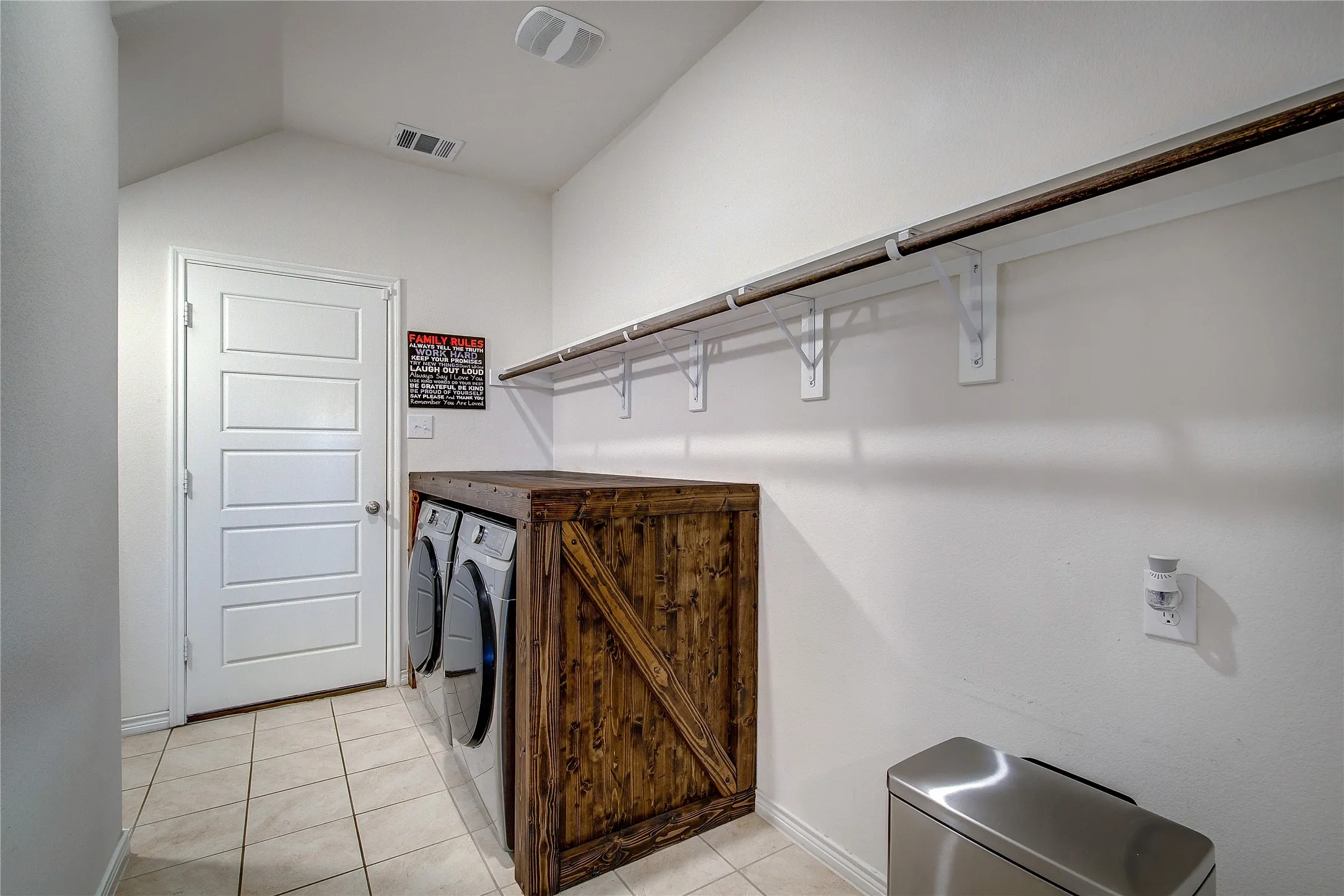 Single Family Residence For Sale in Hunt County , 102 Whitetail Way, Caddo Mills, Texas 75135, 4 Bedroom, 3 Bathroom, 2 Garage spaces, 2,454 Sqft, built in 2020, Preowned, Price $329,900, mls#21163115, Real Estate Agent in Caddo Mills, Homes For Sale in Hunt county, Homes For Sale in Caddo Mills, Realtor in Caddo Mills Texas, Real Estate Brokerage Independent Realty Texas, Luminita Cordes Realtor