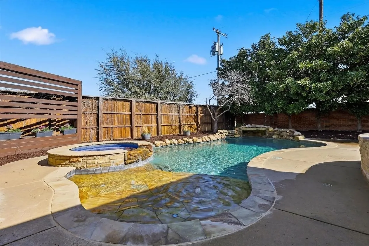 Single Family Residence For Sale in Collin County , 1001 Bridgeport Lane, Prosper, Texas 75078, 4 Bedroom, 3 Bathroom, 3 Garage spaces, 3,670 Sqft, built in 2005, Preowned, mls#21169549, Real Estate Agent in Prosper, Homes For Sale in Collin county, Homes For Sale in Prosper, Realtor in Prosper Texas, Real Estate Brokerage Independent Realty Texas, Luminita Cordes Realtor