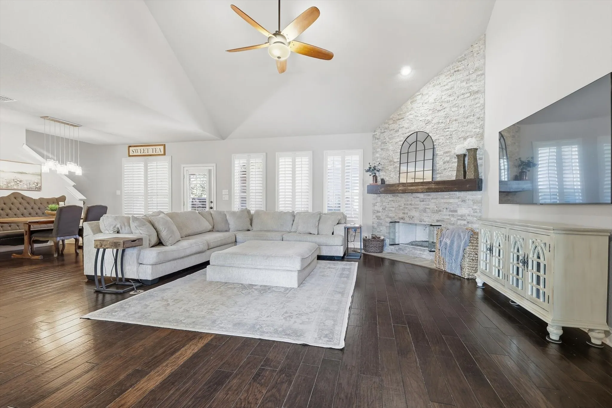 Single Family Residence For Sale in Collin County , 1001 Bridgeport Lane, Prosper, Texas 75078, 4 Bedroom, 3 Bathroom, 3 Garage spaces, 3,670 Sqft, built in 2005, Preowned, mls#21169549, Real Estate Agent in Prosper, Homes For Sale in Collin county, Homes For Sale in Prosper, Realtor in Prosper Texas, Real Estate Brokerage Independent Realty Texas, Luminita Cordes Realtor