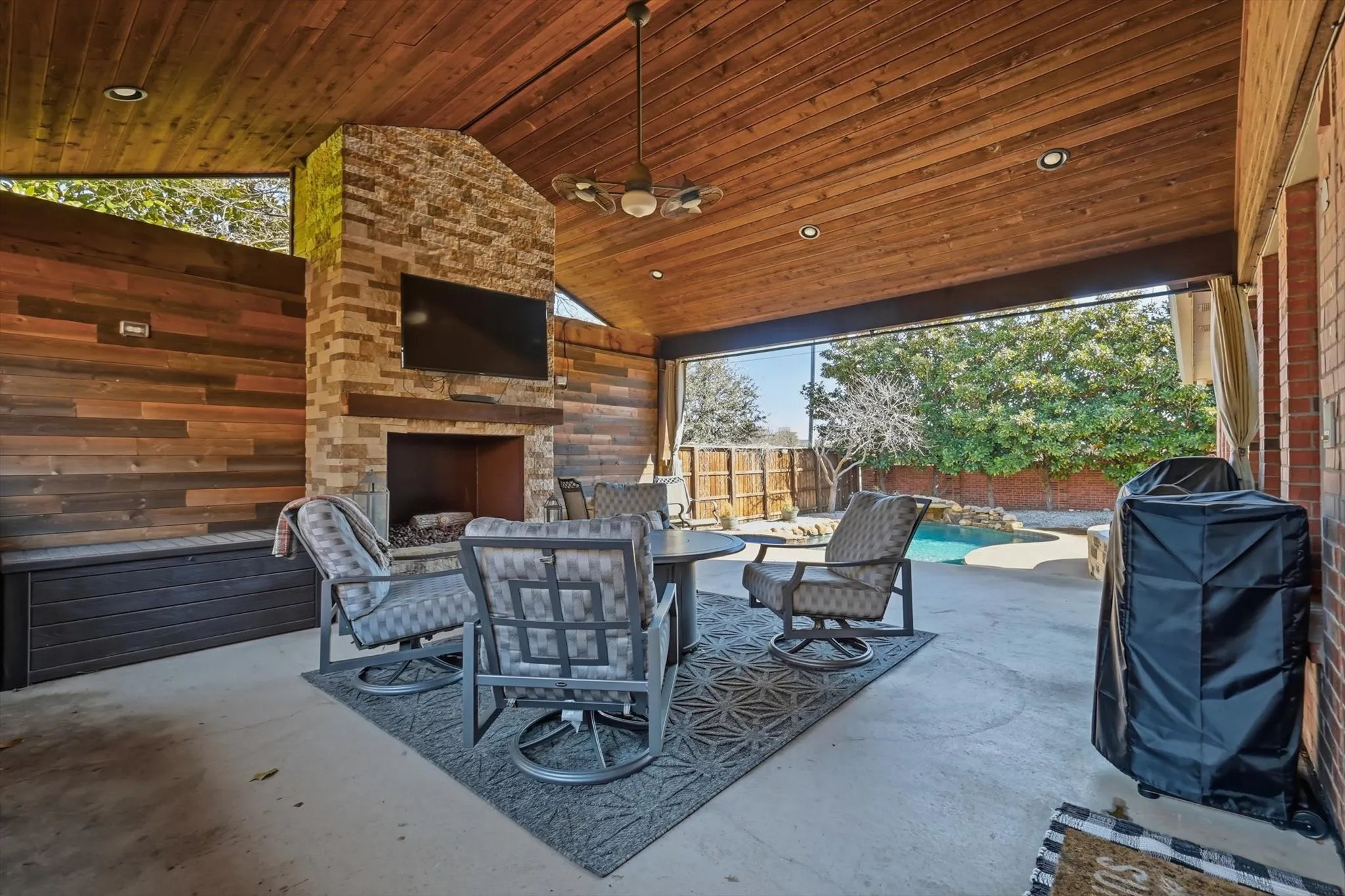 Single Family Residence For Sale in Collin County , 1001 Bridgeport Lane, Prosper, Texas 75078, 4 Bedroom, 3 Bathroom, 3 Garage spaces, 3,670 Sqft, built in 2005, Preowned, mls#21169549, Real Estate Agent in Prosper, Homes For Sale in Collin county, Homes For Sale in Prosper, Realtor in Prosper Texas, Real Estate Brokerage Independent Realty Texas, Luminita Cordes Realtor