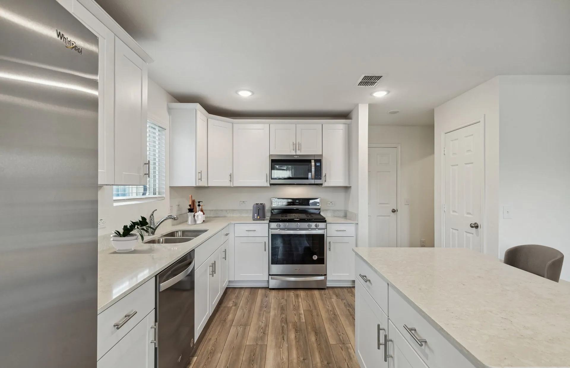 Spacious kitchen *Model Representation*