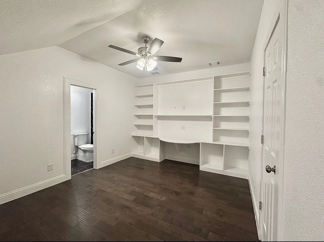 Single Family Residence For Sale in Grayson County , 722 Clements Avenue, Van Alstyne, Texas 75495, 6 Bedroom, 7 Bathroom, Garage spaces, 2,425 Sqft, built in 2022, mls#21167778, Real Estate Agent in Van Alstyne, Homes For Sale in Grayson county, Homes For Sale in Van Alstyne, Realtor in Van Alstyne Texas, Real Estate Brokerage Independent Realty Texas, Luminita Cordes Realtor