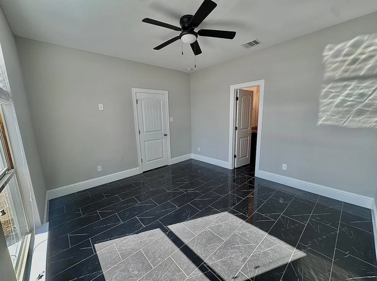 Single Family Residence For Sale in Grayson County , 722 Clements Avenue, Van Alstyne, Texas 75495, 6 Bedroom, 7 Bathroom, Garage spaces, 2,425 Sqft, built in 2022, mls#21167778, Real Estate Agent in Van Alstyne, Homes For Sale in Grayson county, Homes For Sale in Van Alstyne, Realtor in Van Alstyne Texas, Real Estate Brokerage Independent Realty Texas, Luminita Cordes Realtor