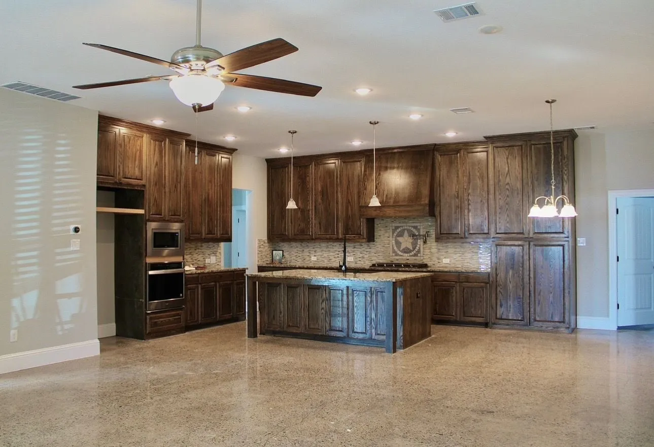 Single Family Residence For Sale in Grayson County , 722 Clements Avenue, Van Alstyne, Texas 75495, 6 Bedroom, 7 Bathroom, Garage spaces, 2,425 Sqft, built in 2022, mls#21167778, Real Estate Agent in Van Alstyne, Homes For Sale in Grayson county, Homes For Sale in Van Alstyne, Realtor in Van Alstyne Texas, Real Estate Brokerage Independent Realty Texas, Luminita Cordes Realtor