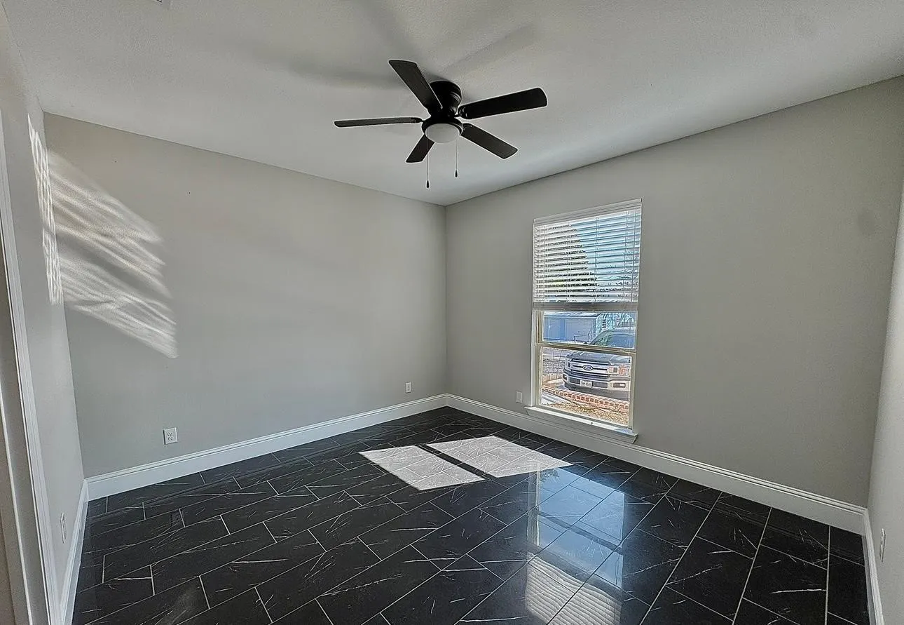 Single Family Residence For Sale in Grayson County , 722 Clements Avenue, Van Alstyne, Texas 75495, 6 Bedroom, 7 Bathroom, Garage spaces, 2,425 Sqft, built in 2022, mls#21167778, Real Estate Agent in Van Alstyne, Homes For Sale in Grayson county, Homes For Sale in Van Alstyne, Realtor in Van Alstyne Texas, Real Estate Brokerage Independent Realty Texas, Luminita Cordes Realtor