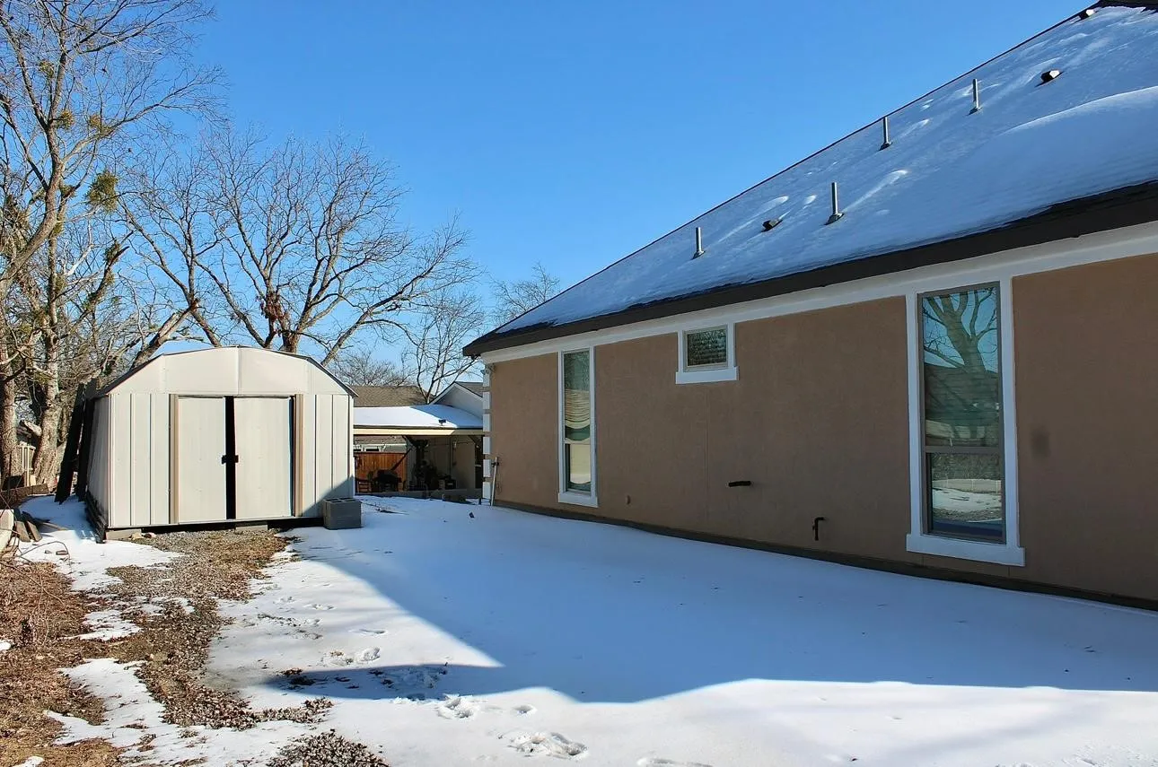 Single Family Residence For Sale in Grayson County , 722 Clements Avenue, Van Alstyne, Texas 75495, 6 Bedroom, 7 Bathroom, Garage spaces, 2,425 Sqft, built in 2022, mls#21167778, Real Estate Agent in Van Alstyne, Homes For Sale in Grayson county, Homes For Sale in Van Alstyne, Realtor in Van Alstyne Texas, Real Estate Brokerage Independent Realty Texas, Luminita Cordes Realtor