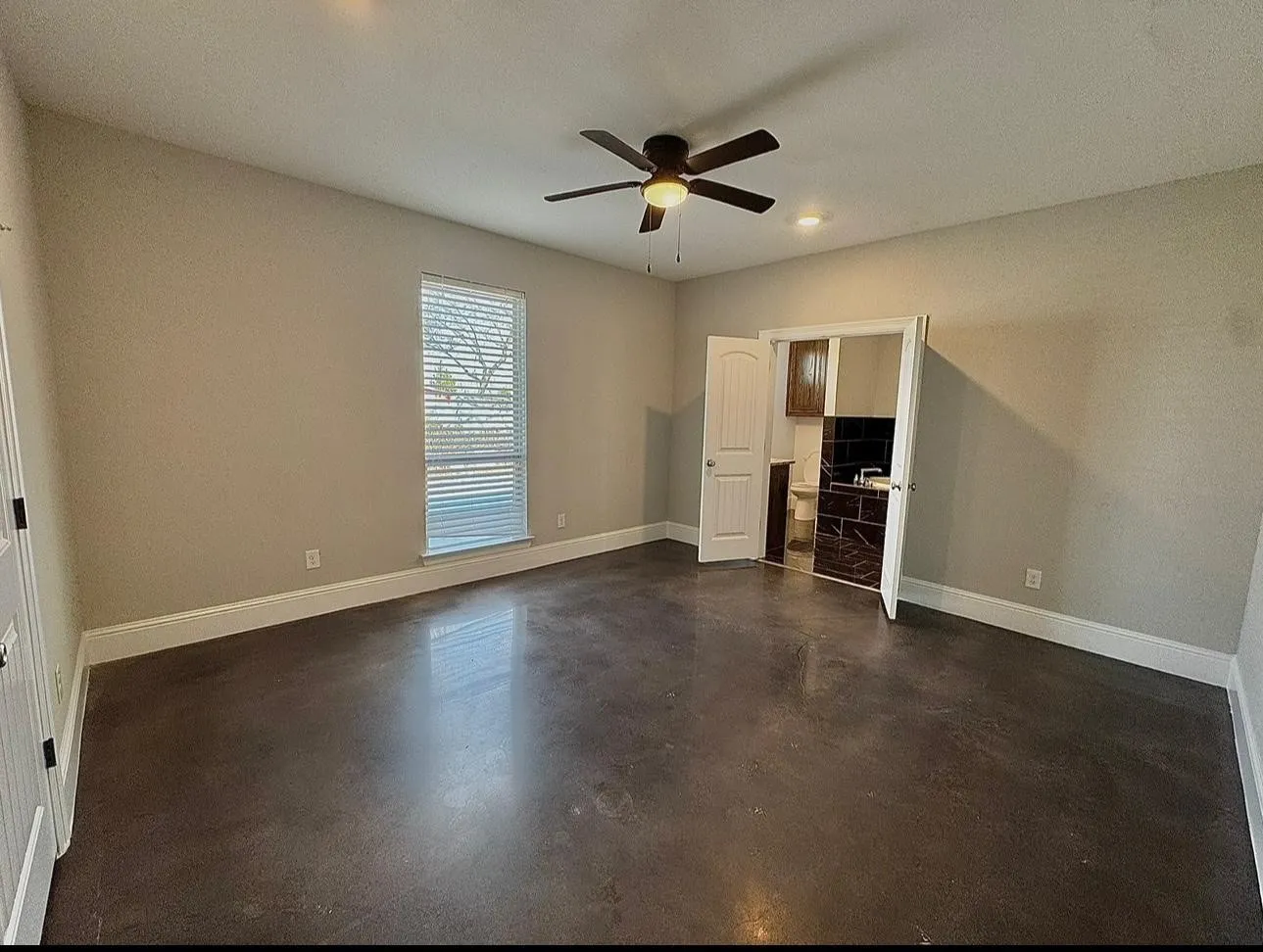Single Family Residence For Sale in Grayson County , 722 Clements Avenue, Van Alstyne, Texas 75495, 6 Bedroom, 7 Bathroom, Garage spaces, 2,425 Sqft, built in 2022, mls#21167778, Real Estate Agent in Van Alstyne, Homes For Sale in Grayson county, Homes For Sale in Van Alstyne, Realtor in Van Alstyne Texas, Real Estate Brokerage Independent Realty Texas, Luminita Cordes Realtor