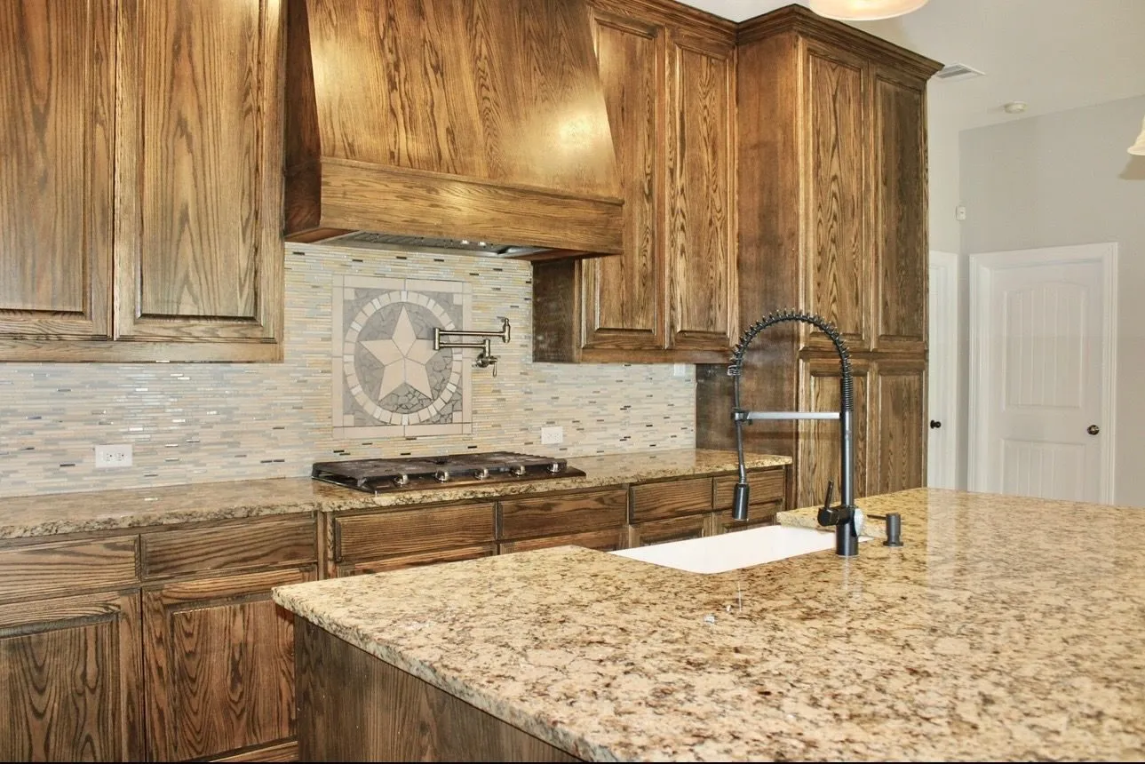 Single Family Residence For Sale in Grayson County , 722 Clements Avenue, Van Alstyne, Texas 75495, 6 Bedroom, 7 Bathroom, Garage spaces, 2,425 Sqft, built in 2022, mls#21167778, Real Estate Agent in Van Alstyne, Homes For Sale in Grayson county, Homes For Sale in Van Alstyne, Realtor in Van Alstyne Texas, Real Estate Brokerage Independent Realty Texas, Luminita Cordes Realtor