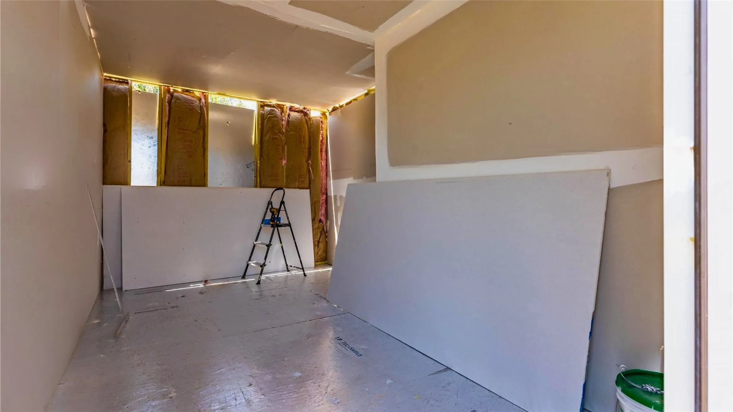 Retail For Sale in Dallas County , 3701 Lancaster Road, Dallas, Texas 75216, 0, 0, Garage spaces, 0 Sqft, built in 1976, Preowned, Price $599,000, mls#21170983, Real Estate Agent in Dallas, Homes For Sale in Dallas county, Homes For Sale in Dallas, Realtor in Dallas Texas, Real Estate Brokerage Independent Realty Texas, Luminita Cordes Realtor
