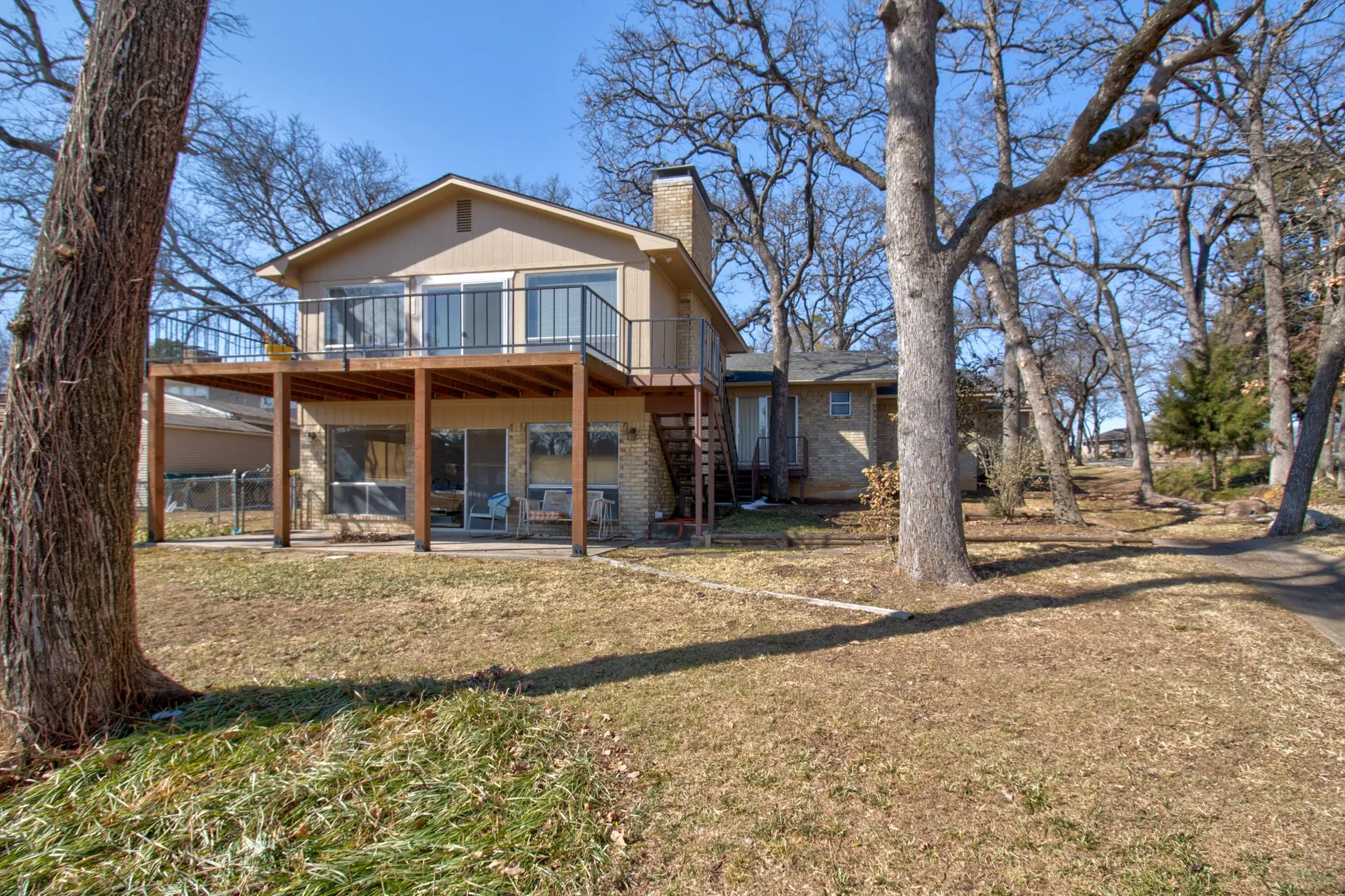 Single Family Residence For Sale in Cooke County , 207 Kiowa Drive W, Lake Kiowa, Texas 76240, 3 Bedroom, 3 Bathroom, 2 Garage spaces, 2,392 Sqft, built in 1975, Preowned, mls#21169655, Real Estate Agent in Lake Kiowa, Homes For Sale in Cooke county, Homes For Sale in Lake Kiowa, Realtor in Lake Kiowa Texas, Real Estate Brokerage Independent Realty Texas, Luminita Cordes Realtor