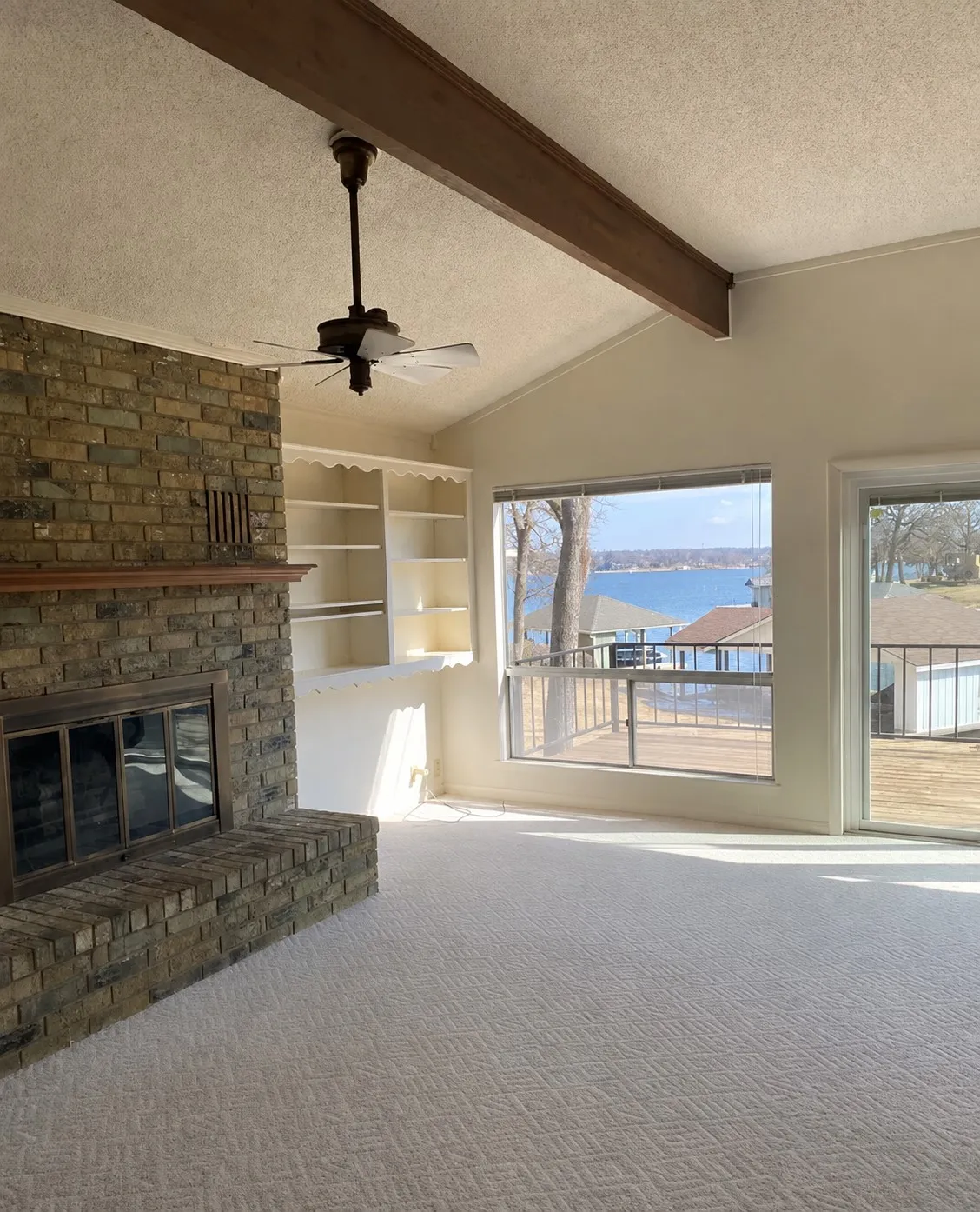 Single Family Residence For Sale in Cooke County , 207 Kiowa Drive W, Lake Kiowa, Texas 76240, 3 Bedroom, 3 Bathroom, 2 Garage spaces, 2,392 Sqft, built in 1975, Preowned, mls#21169655, Real Estate Agent in Lake Kiowa, Homes For Sale in Cooke county, Homes For Sale in Lake Kiowa, Realtor in Lake Kiowa Texas, Real Estate Brokerage Independent Realty Texas, Luminita Cordes Realtor
