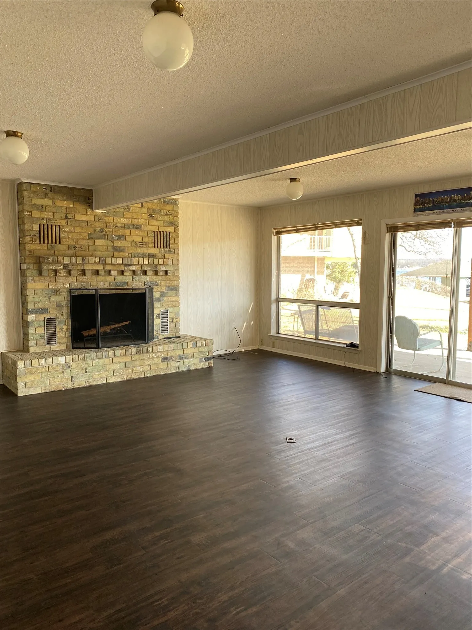 Single Family Residence For Sale in Cooke County , 207 Kiowa Drive W, Lake Kiowa, Texas 76240, 3 Bedroom, 3 Bathroom, 2 Garage spaces, 2,392 Sqft, built in 1975, Preowned, mls#21169655, Real Estate Agent in Lake Kiowa, Homes For Sale in Cooke county, Homes For Sale in Lake Kiowa, Realtor in Lake Kiowa Texas, Real Estate Brokerage Independent Realty Texas, Luminita Cordes Realtor