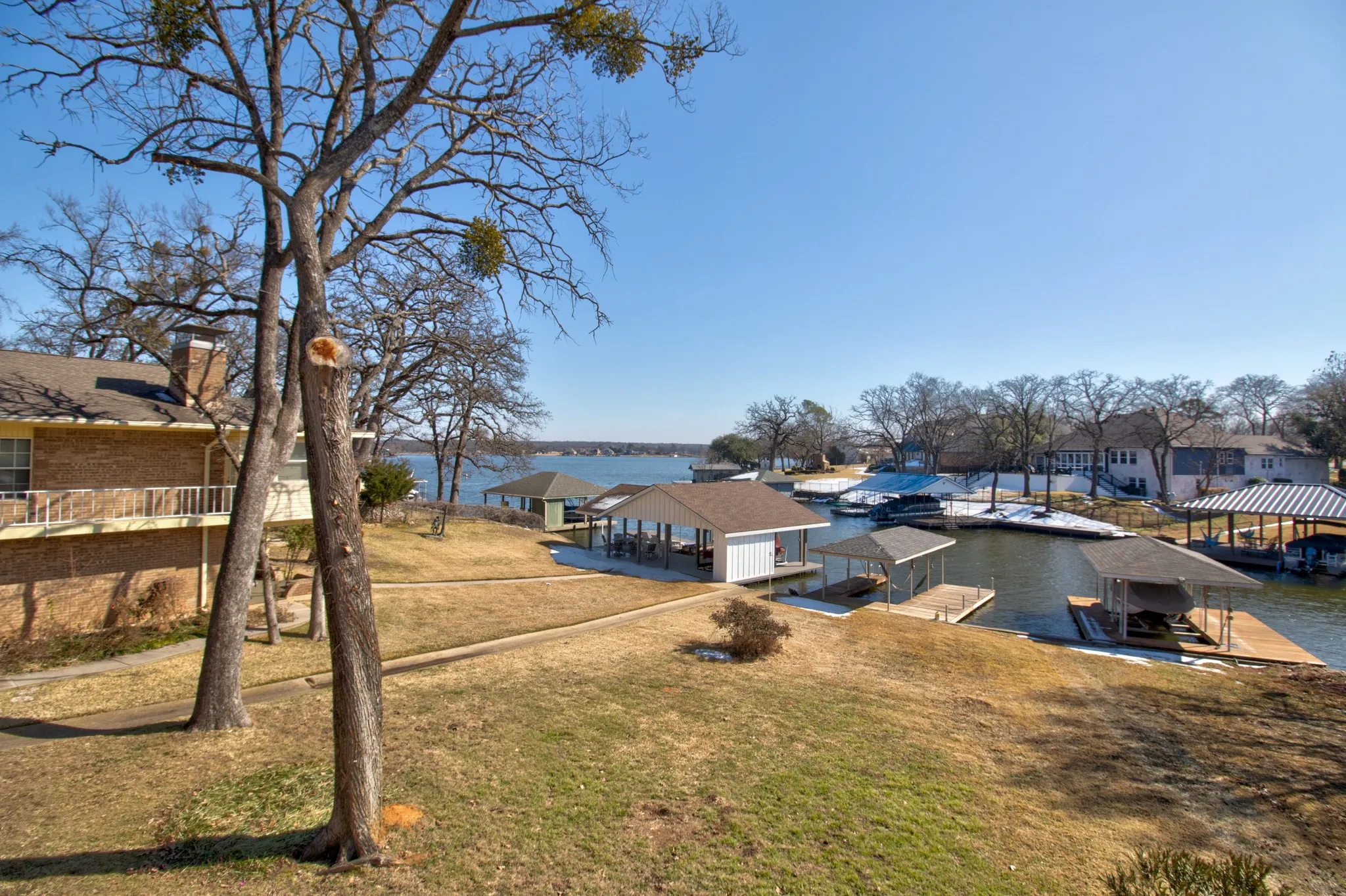 Single Family Residence For Sale in Cooke County , 207 Kiowa Drive W, Lake Kiowa, Texas 76240, 3 Bedroom, 3 Bathroom, 2 Garage spaces, 2,392 Sqft, built in 1975, Preowned, mls#21169655, Real Estate Agent in Lake Kiowa, Homes For Sale in Cooke county, Homes For Sale in Lake Kiowa, Realtor in Lake Kiowa Texas, Real Estate Brokerage Independent Realty Texas, Luminita Cordes Realtor