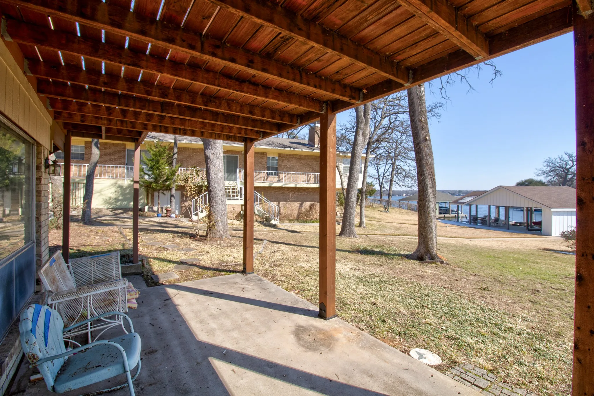 Single Family Residence For Sale in Cooke County , 207 Kiowa Drive W, Lake Kiowa, Texas 76240, 3 Bedroom, 3 Bathroom, 2 Garage spaces, 2,392 Sqft, built in 1975, Preowned, mls#21169655, Real Estate Agent in Lake Kiowa, Homes For Sale in Cooke county, Homes For Sale in Lake Kiowa, Realtor in Lake Kiowa Texas, Real Estate Brokerage Independent Realty Texas, Luminita Cordes Realtor