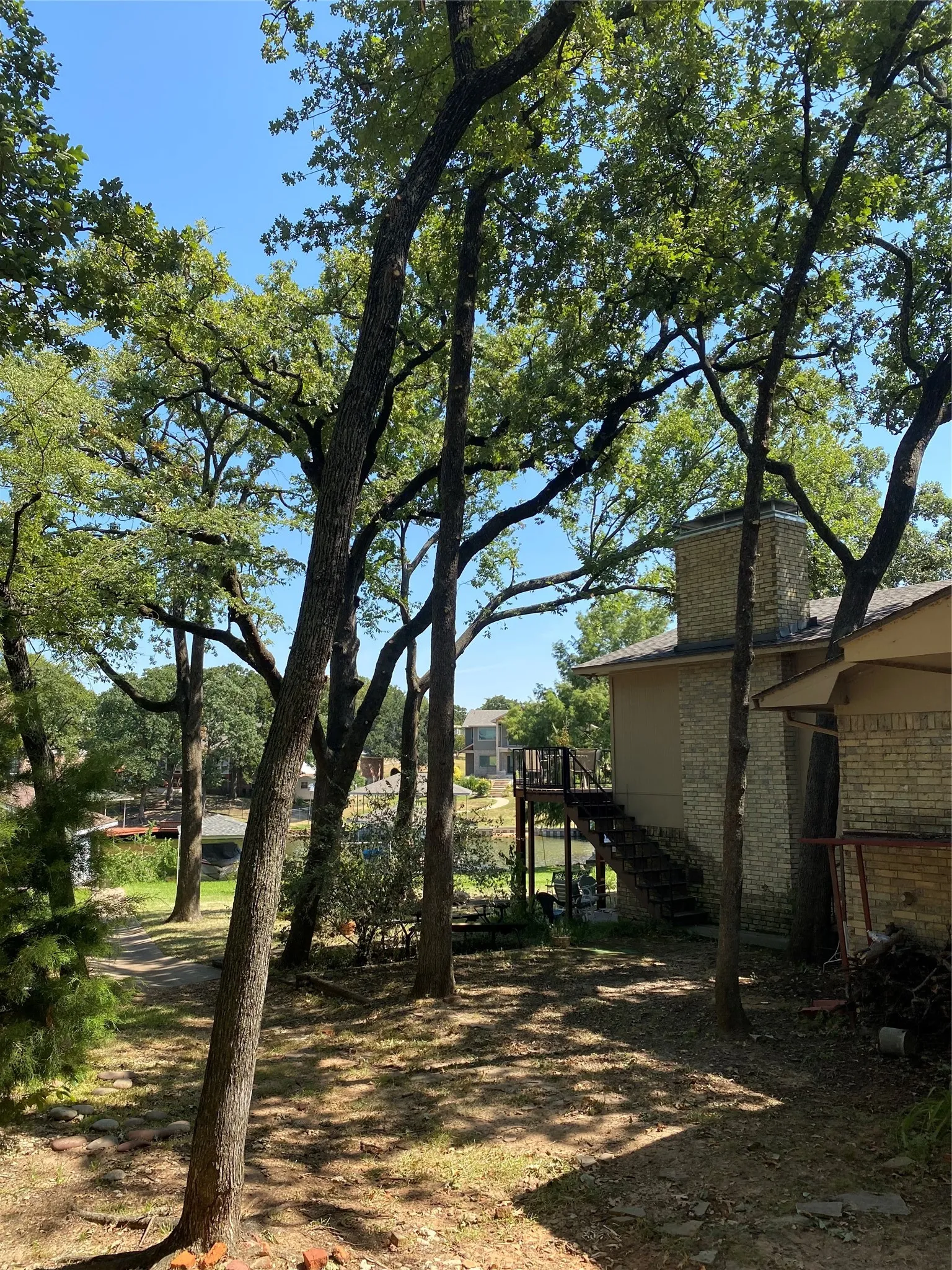 Single Family Residence For Sale in Cooke County , 207 Kiowa Drive W, Lake Kiowa, Texas 76240, 3 Bedroom, 3 Bathroom, 2 Garage spaces, 2,392 Sqft, built in 1975, Preowned, mls#21169655, Real Estate Agent in Lake Kiowa, Homes For Sale in Cooke county, Homes For Sale in Lake Kiowa, Realtor in Lake Kiowa Texas, Real Estate Brokerage Independent Realty Texas, Luminita Cordes Realtor